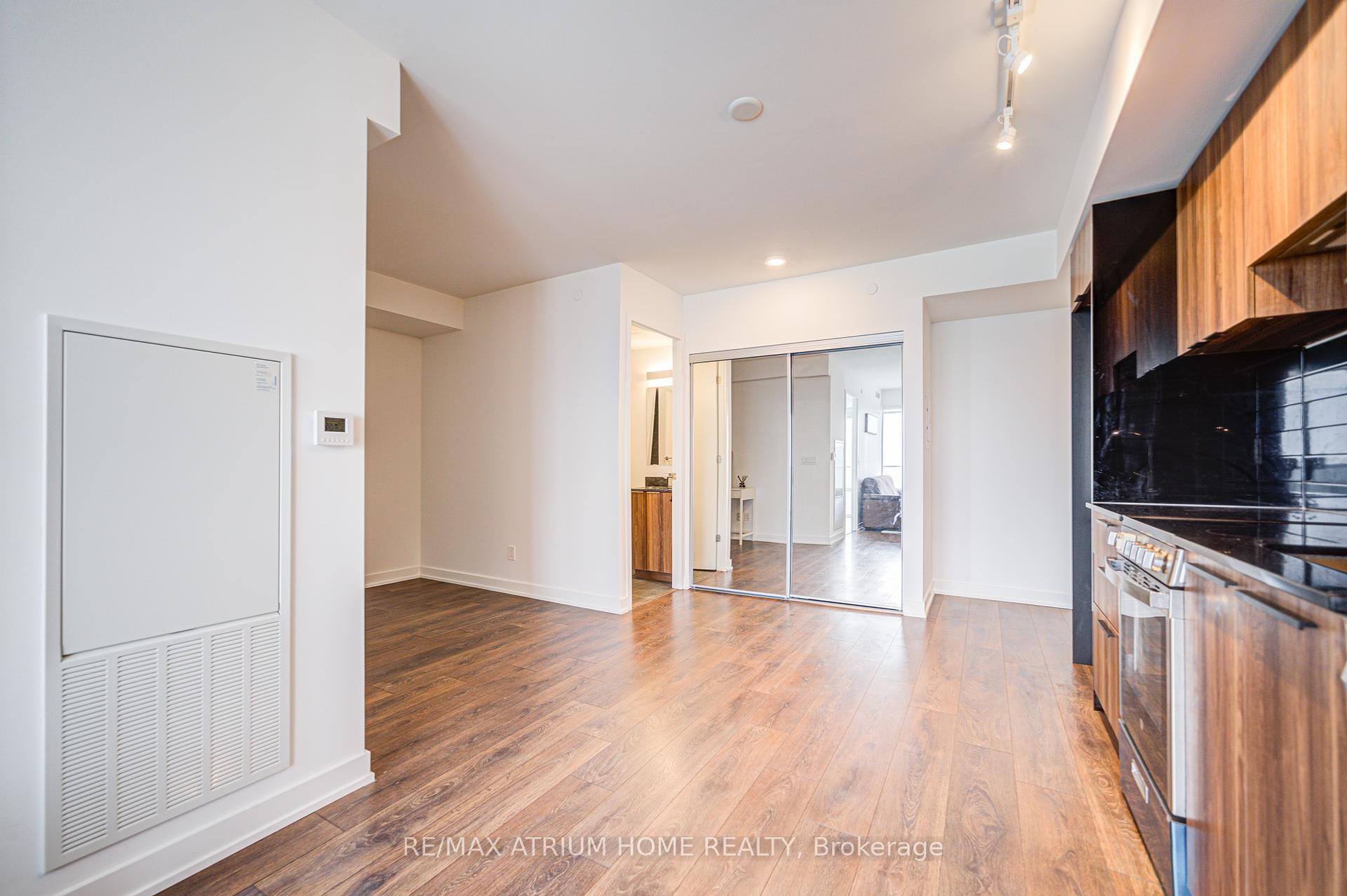 2 Bedrooms Condo at 501 Yonge, Toronto For sale