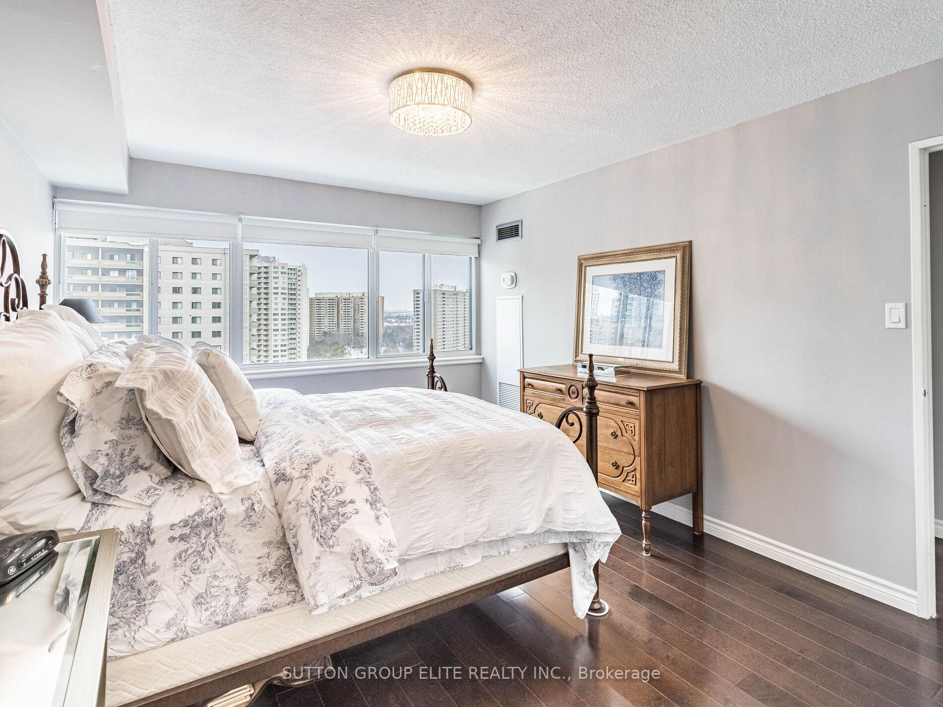 2 Bedrooms Condo at 50 Elm, Mississauga For sale