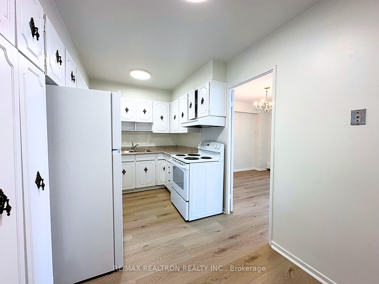 3 Bedrooms Condo at 130 Neptune, Toronto For sale