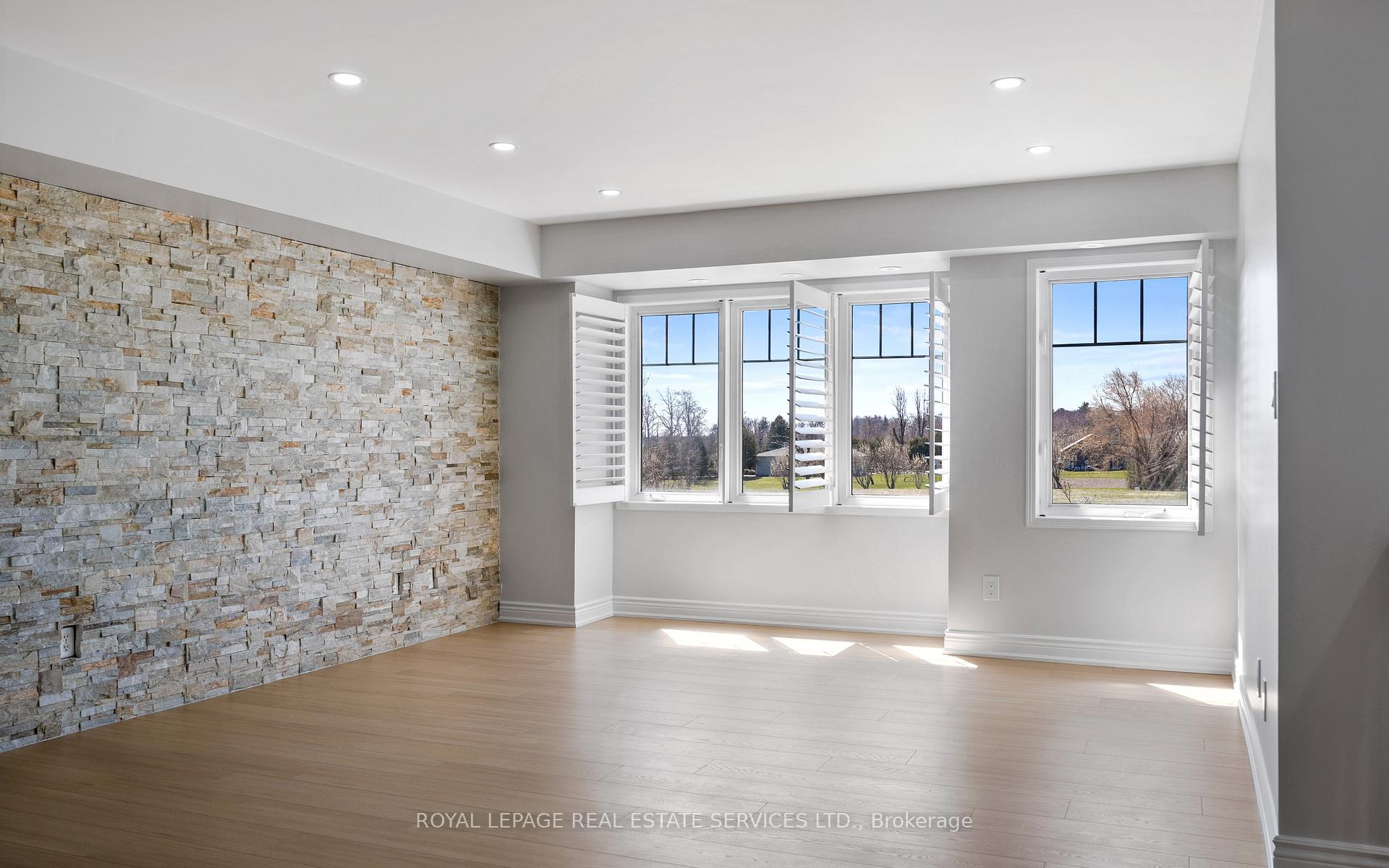 4 Bedrooms Condo at 5025 Ninth, Mississauga For sale