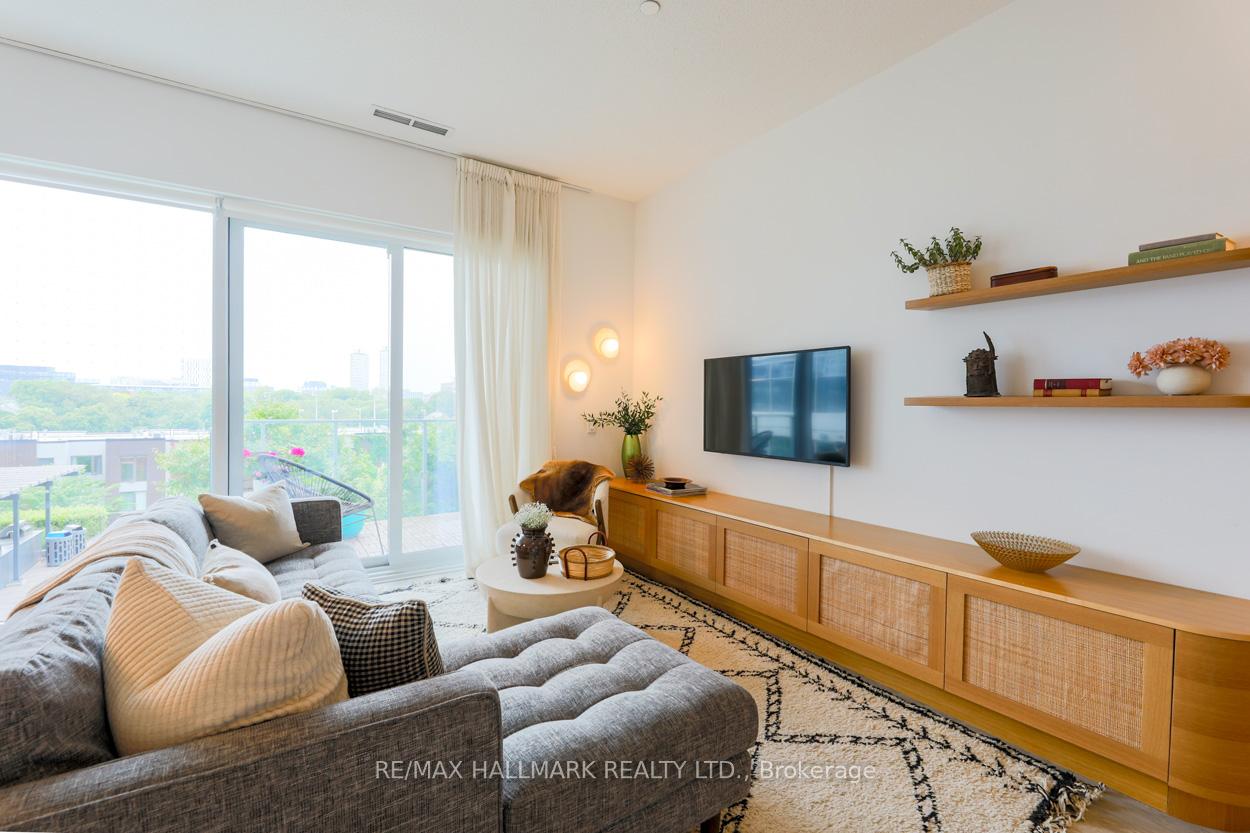 3 Bedrooms Condo at 20 Tubman, Toronto For sale