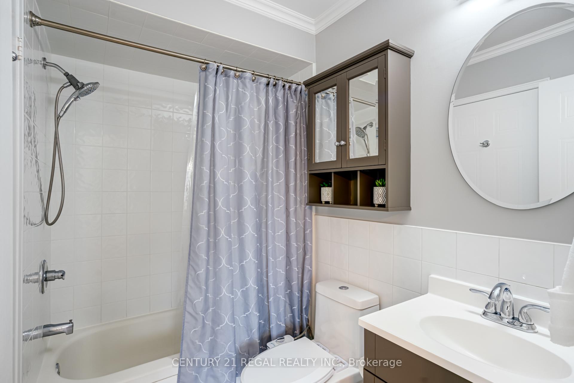 3 Bedrooms Condo at 45 Bristol, Mississauga For sale