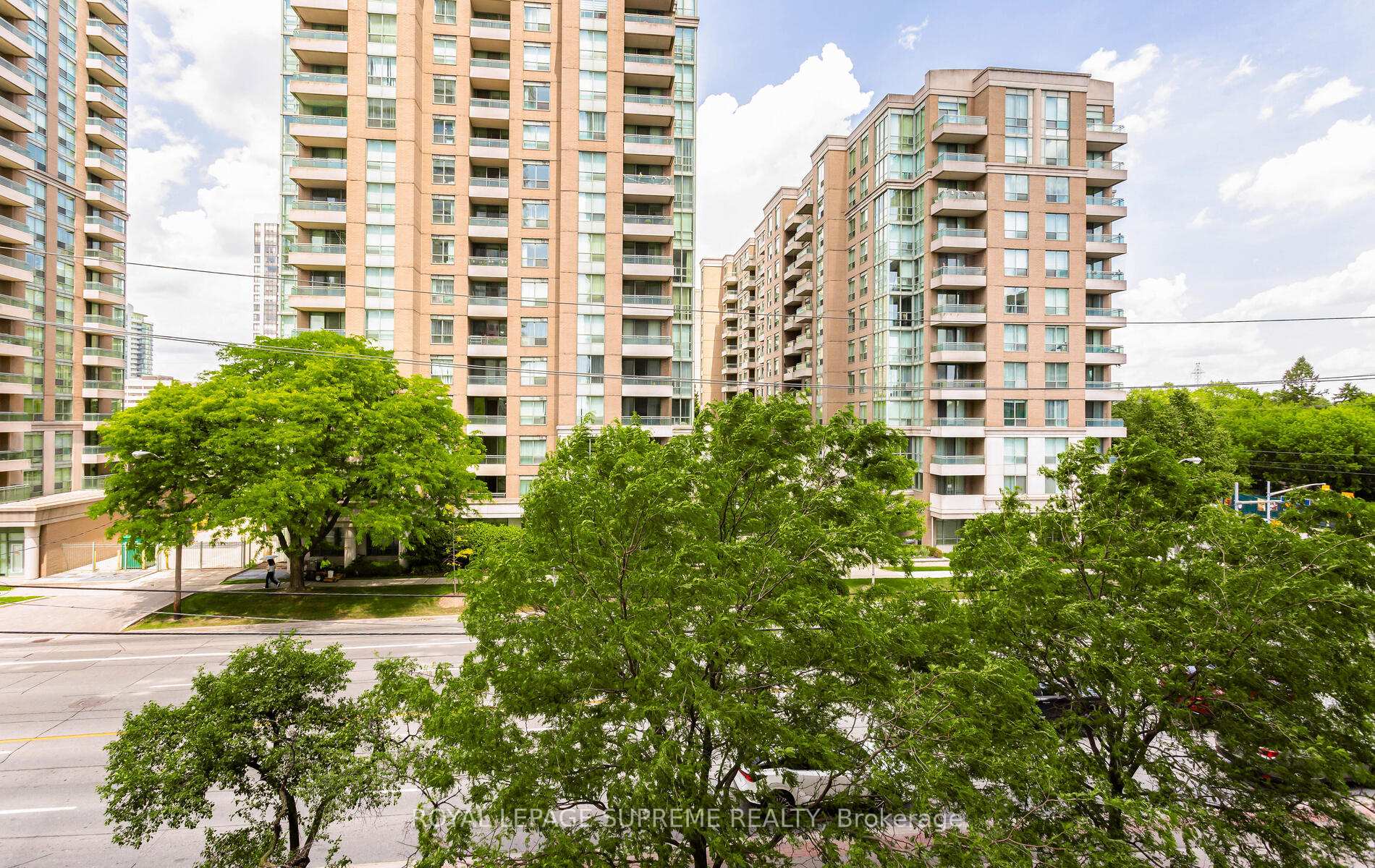 2 Bedrooms Condo at 35 Finch, Toronto For sale