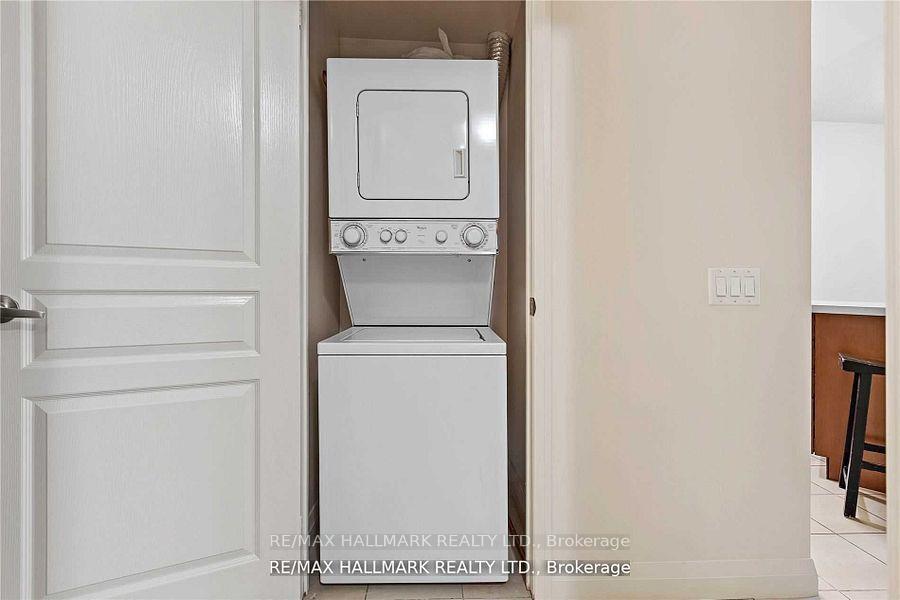 2 Bedrooms Condo at 1121 Bay, Toronto For sale