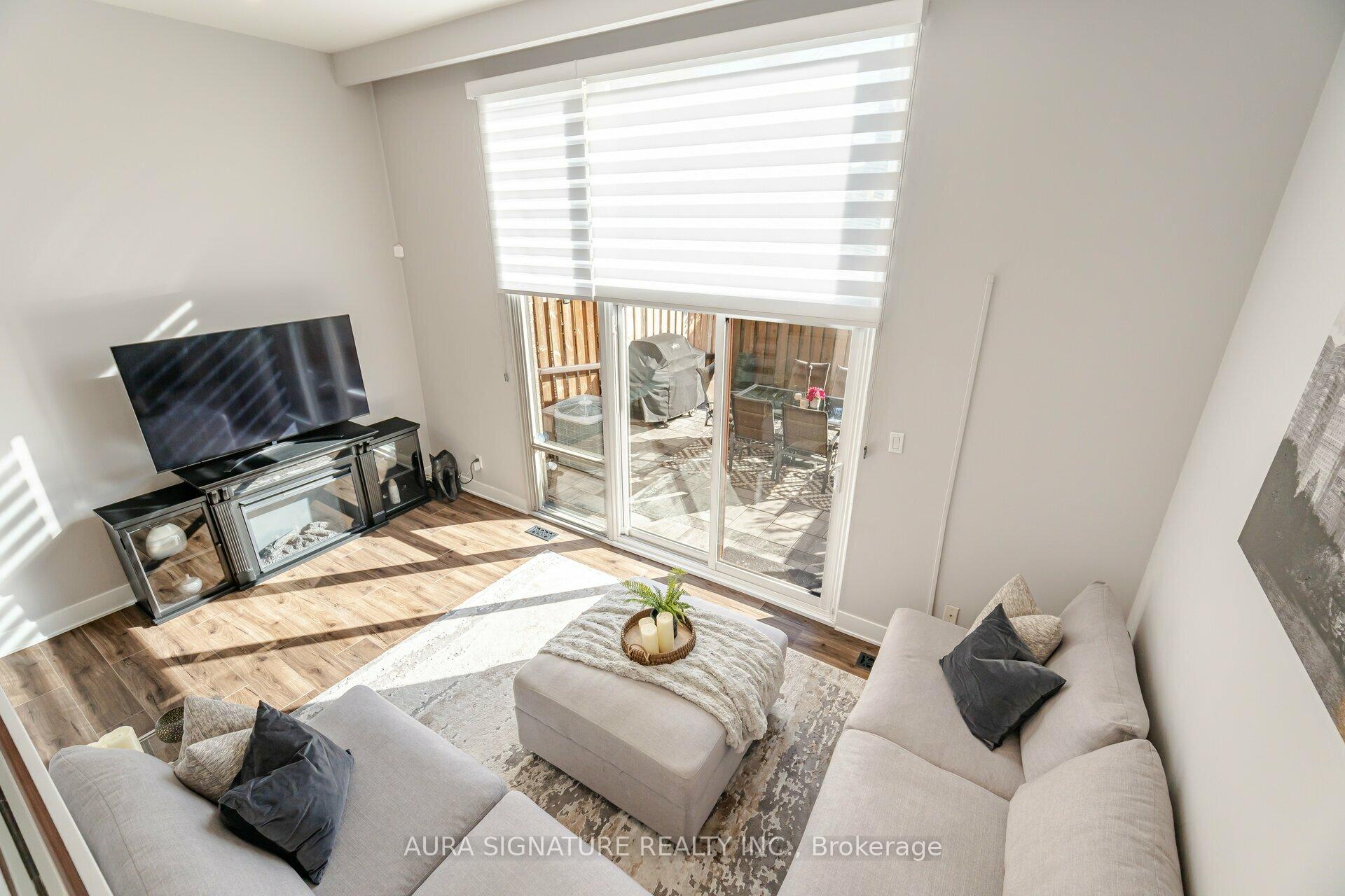 3 Bedrooms Condo at 88 Rainbow, Vaughan For sale