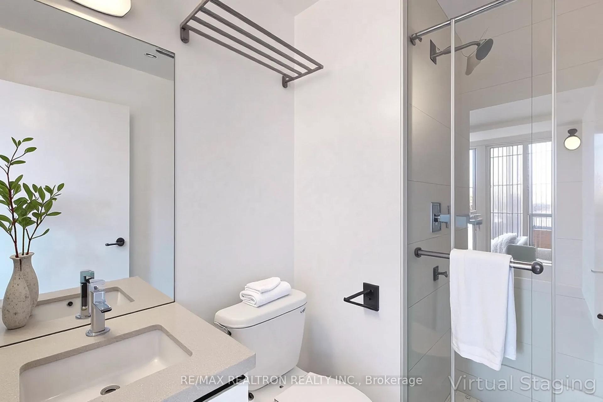 3 Bedrooms Condo at 8 Eglinton, Toronto For sale