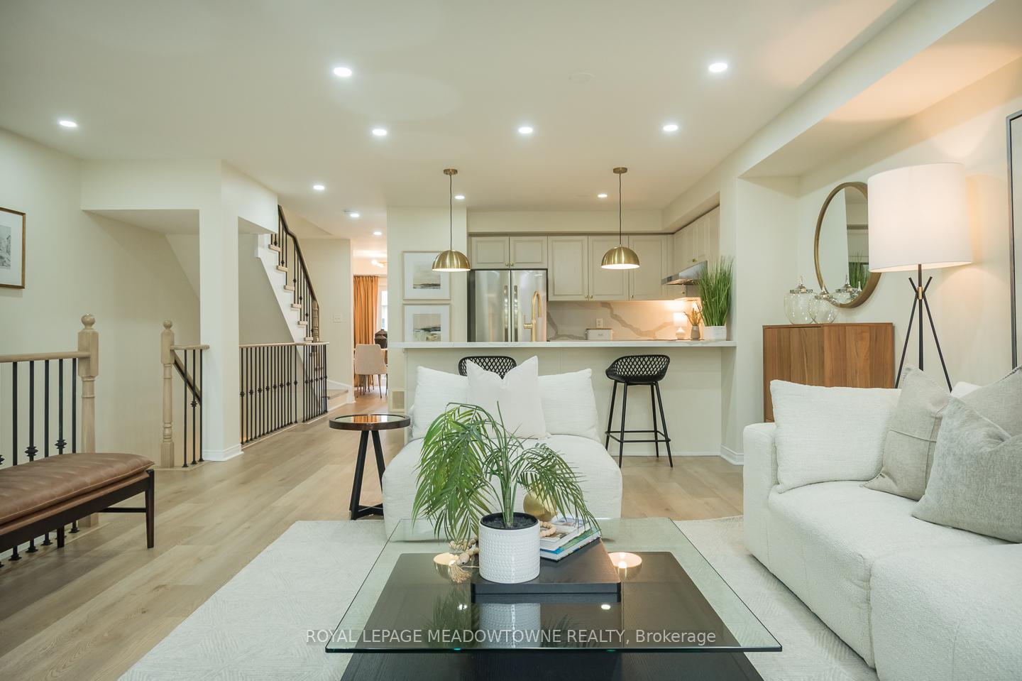 4 Bedrooms Condo at 3355 Thomas, Mississauga For sale