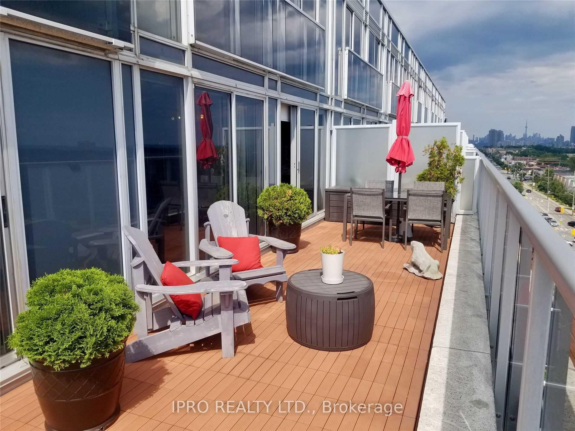 3 Bedrooms Condo at 1040 The Queensway,  Toronto For sale