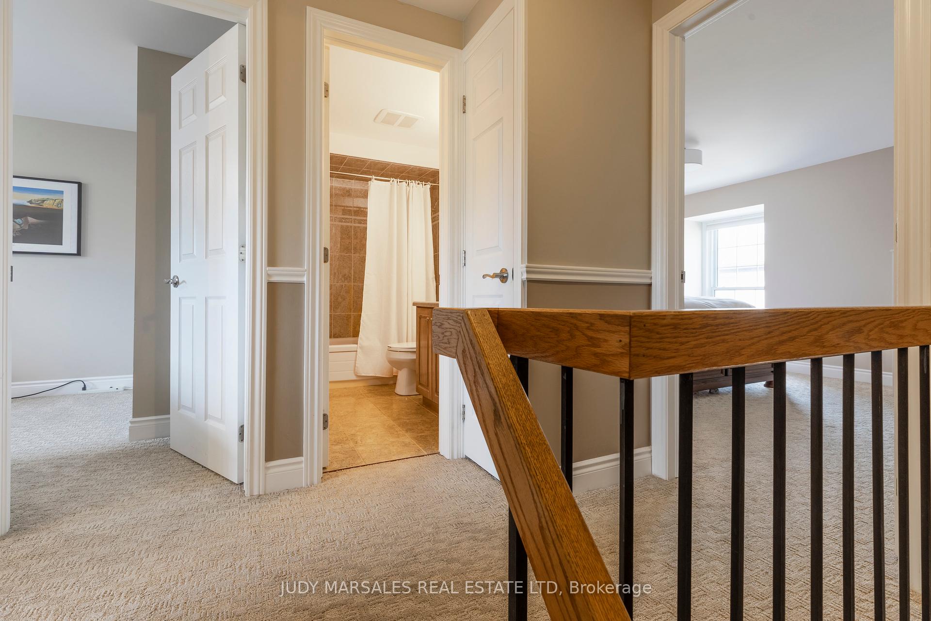 3 Bedrooms Condo at 3035 Glencrest, Burlington For sale