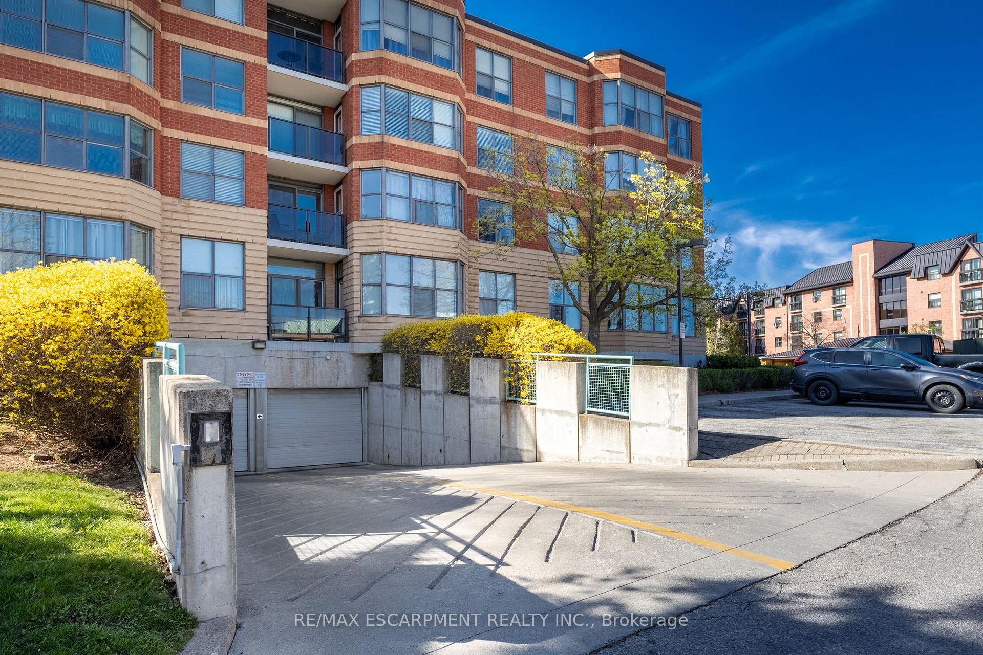 2 Bedrooms Condo at 2199 Sixth,  Oakville For sale