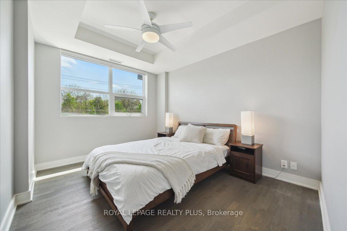 2 Bedrooms Condo at 1575 Lakeshore, Mississauga For sale