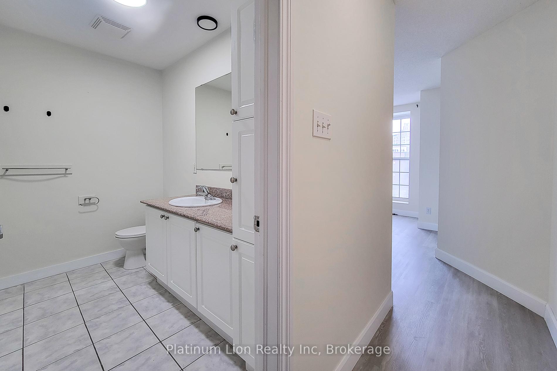 2 Bedrooms Condo at 135 James,  Hamilton For sale