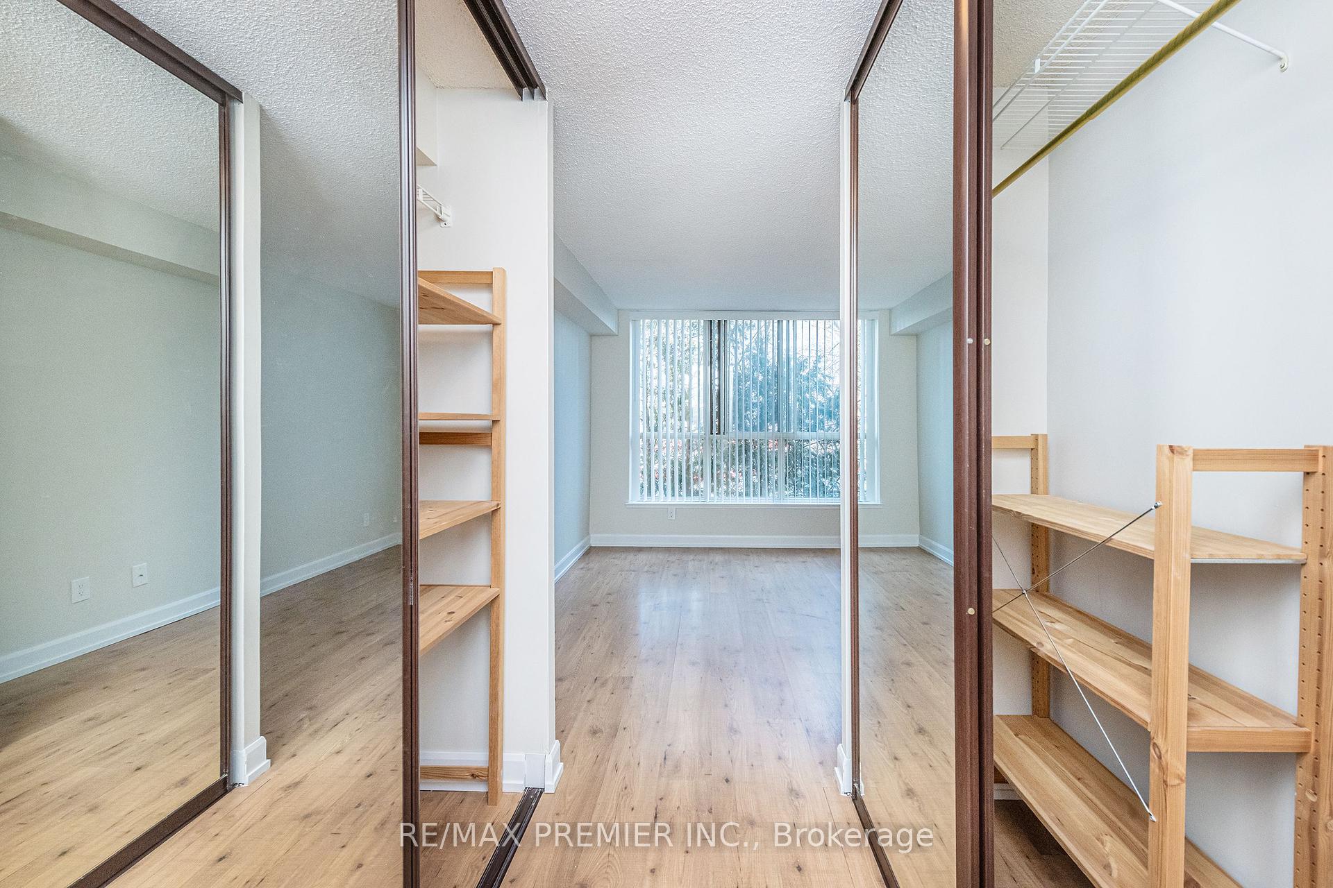 2 Bedrooms Condo at 20 Southport,  Toronto For sale