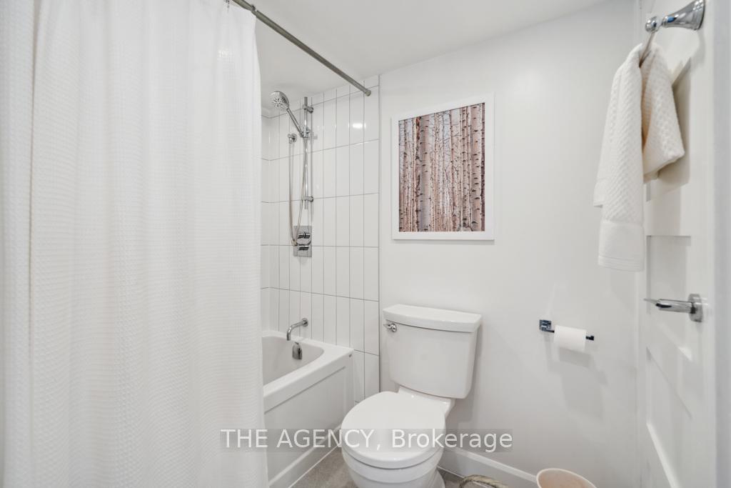 2 Bedrooms Condo at 105 Heath, Toronto For sale