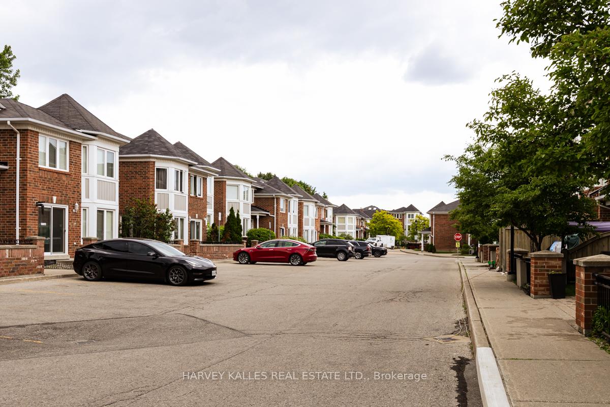 18 Clark Avenue W 64