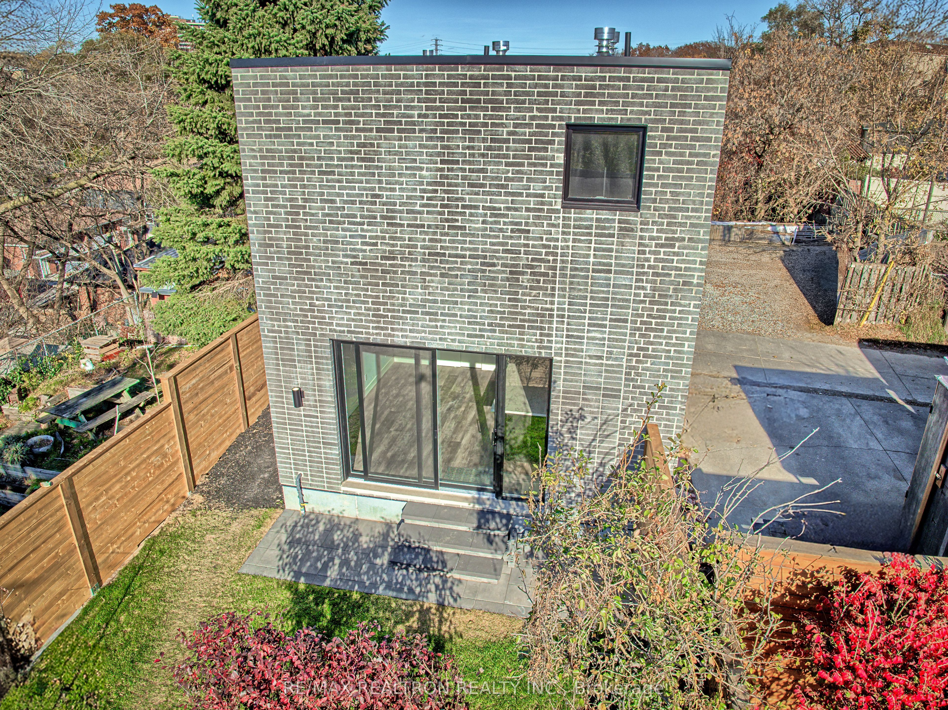 421 Silverthorn Avenue