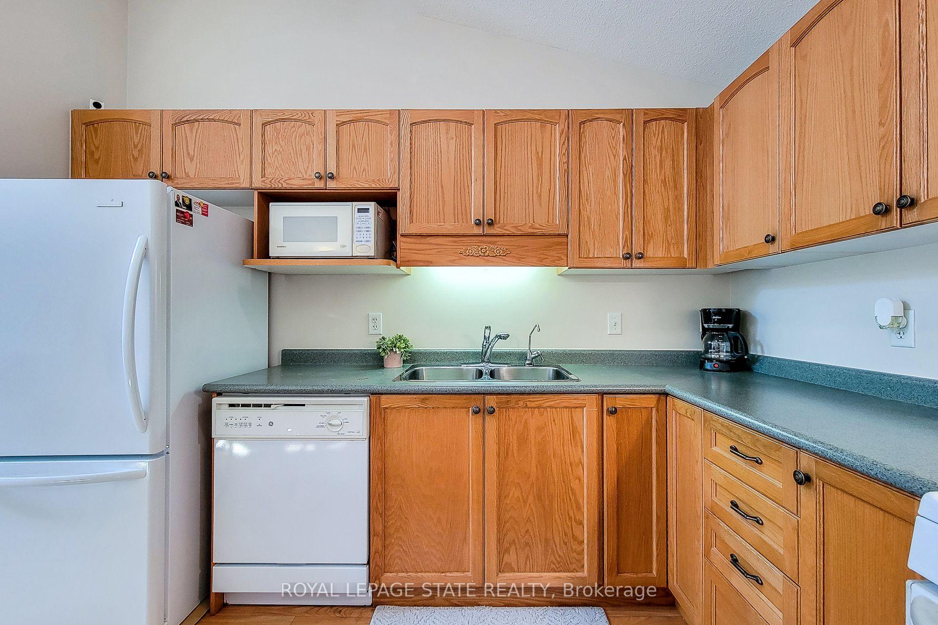 2 Bedrooms Condo at 751 Rymal, Hamilton For sale