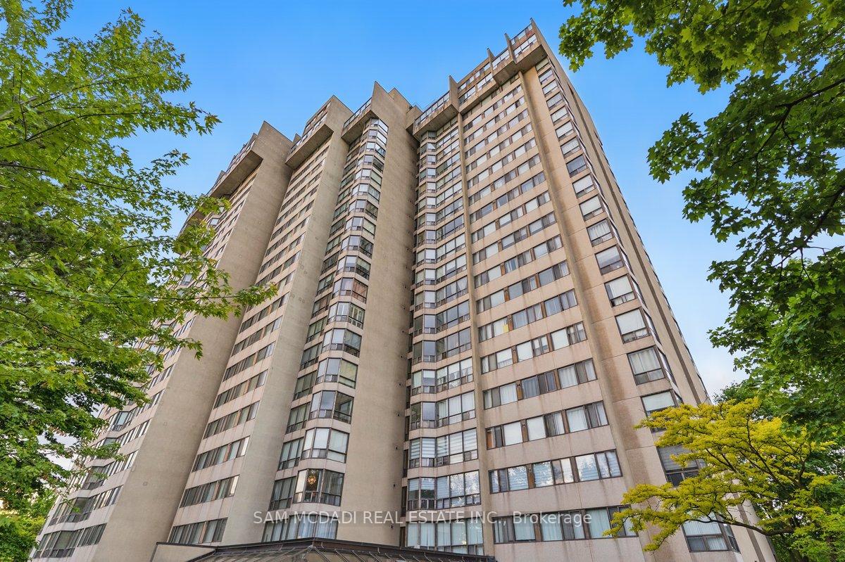 2 Bedrooms Condo at 200 Robert Speck, Mississauga For sale