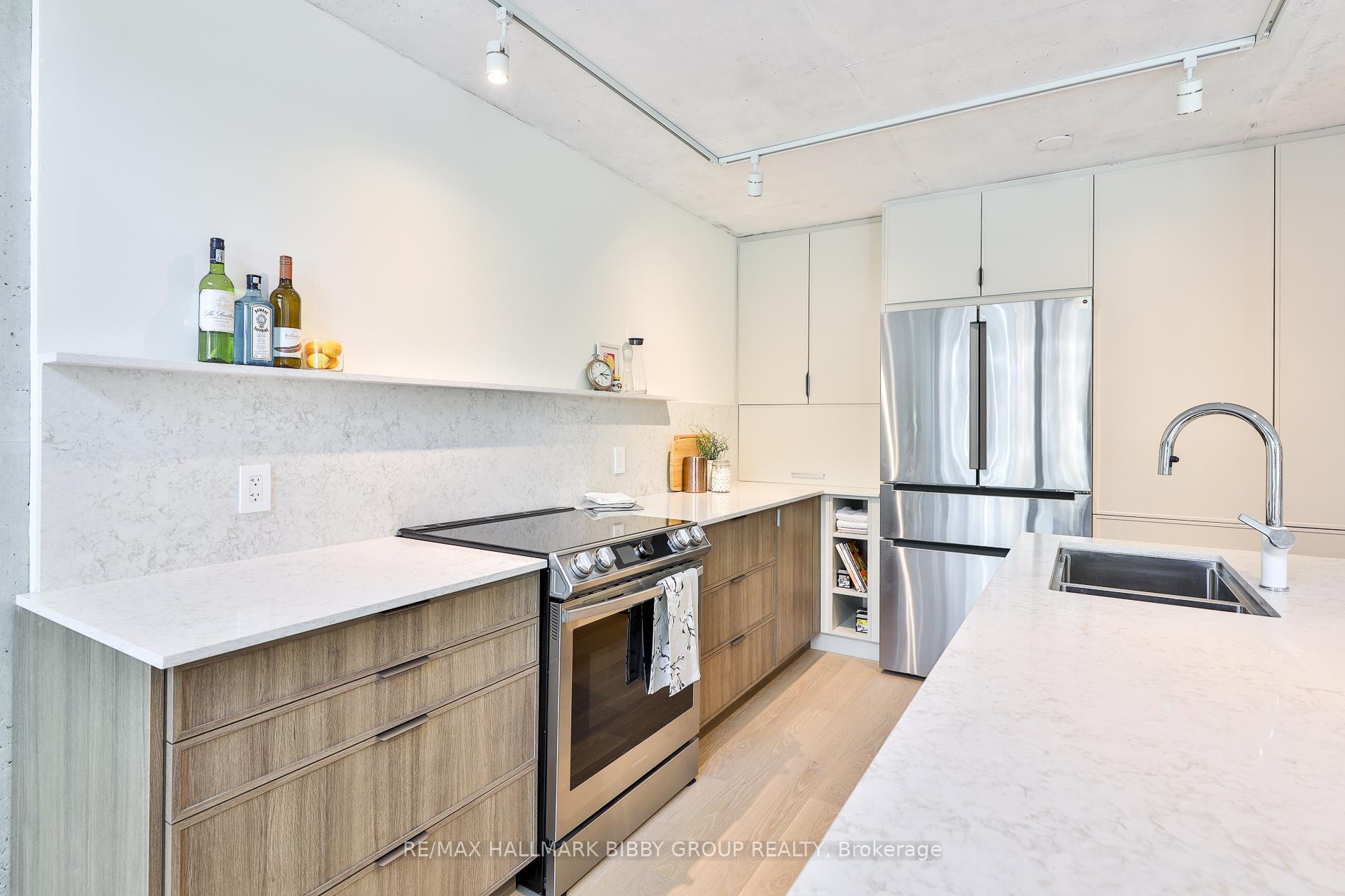 2 Bedrooms Condo at 954 King, Toronto For sale