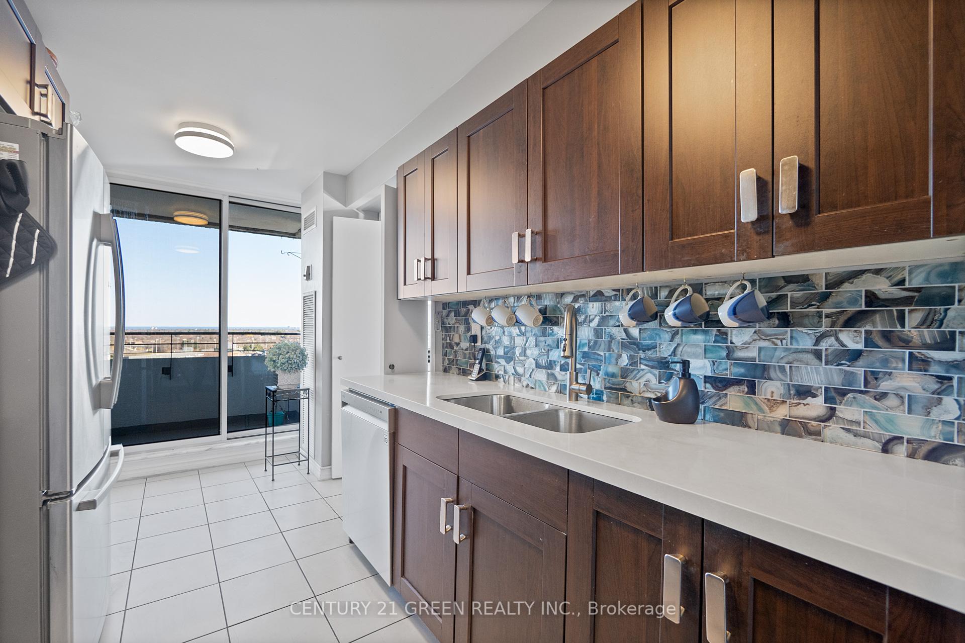 4 Bedrooms Condo at 1300 Mississauga Valleys, Mississauga For sale