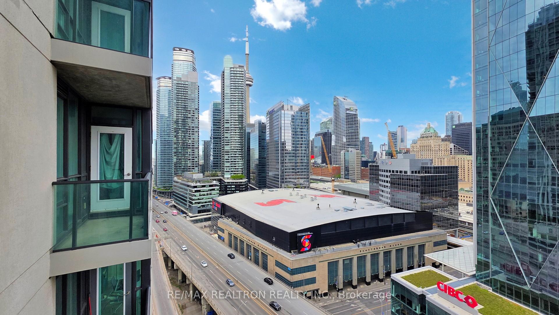1 Bedroom Condo at 18 Harbour, Toronto For sale
