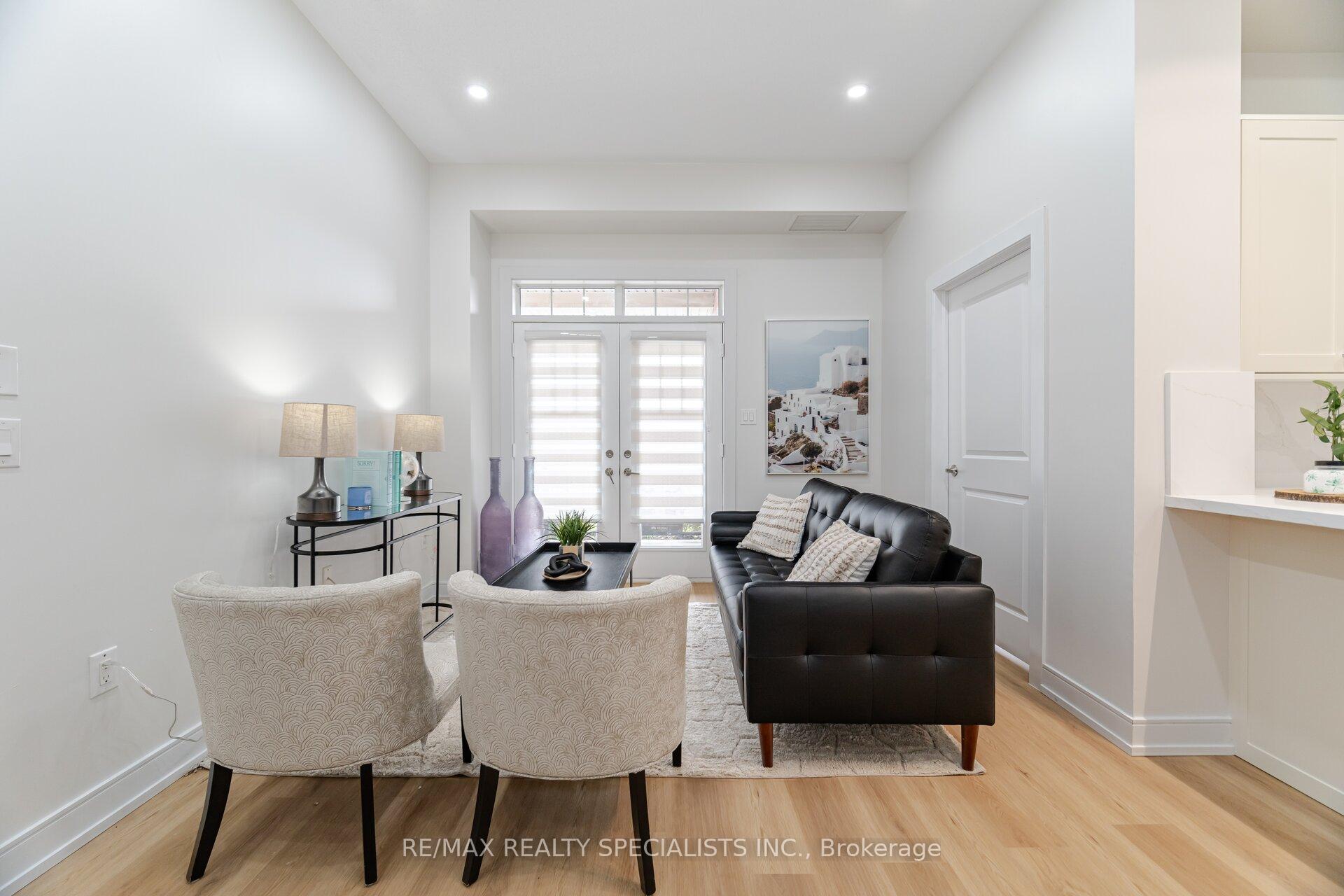 2 Bedrooms Condo at 2326 TAUNTON, Oakville For sale