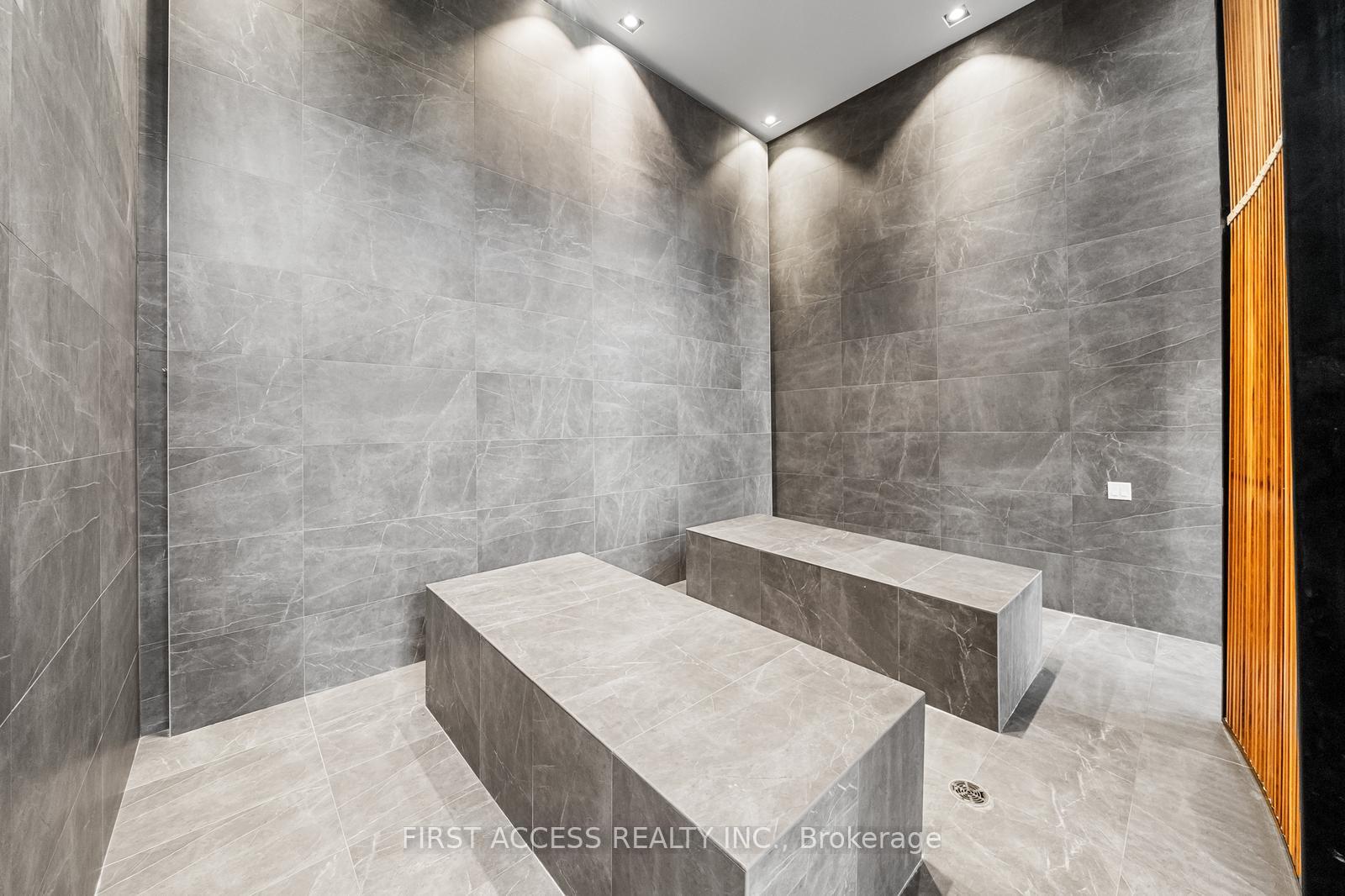 2 Bedrooms Condo at 161 Roehampton,  Toronto For sale