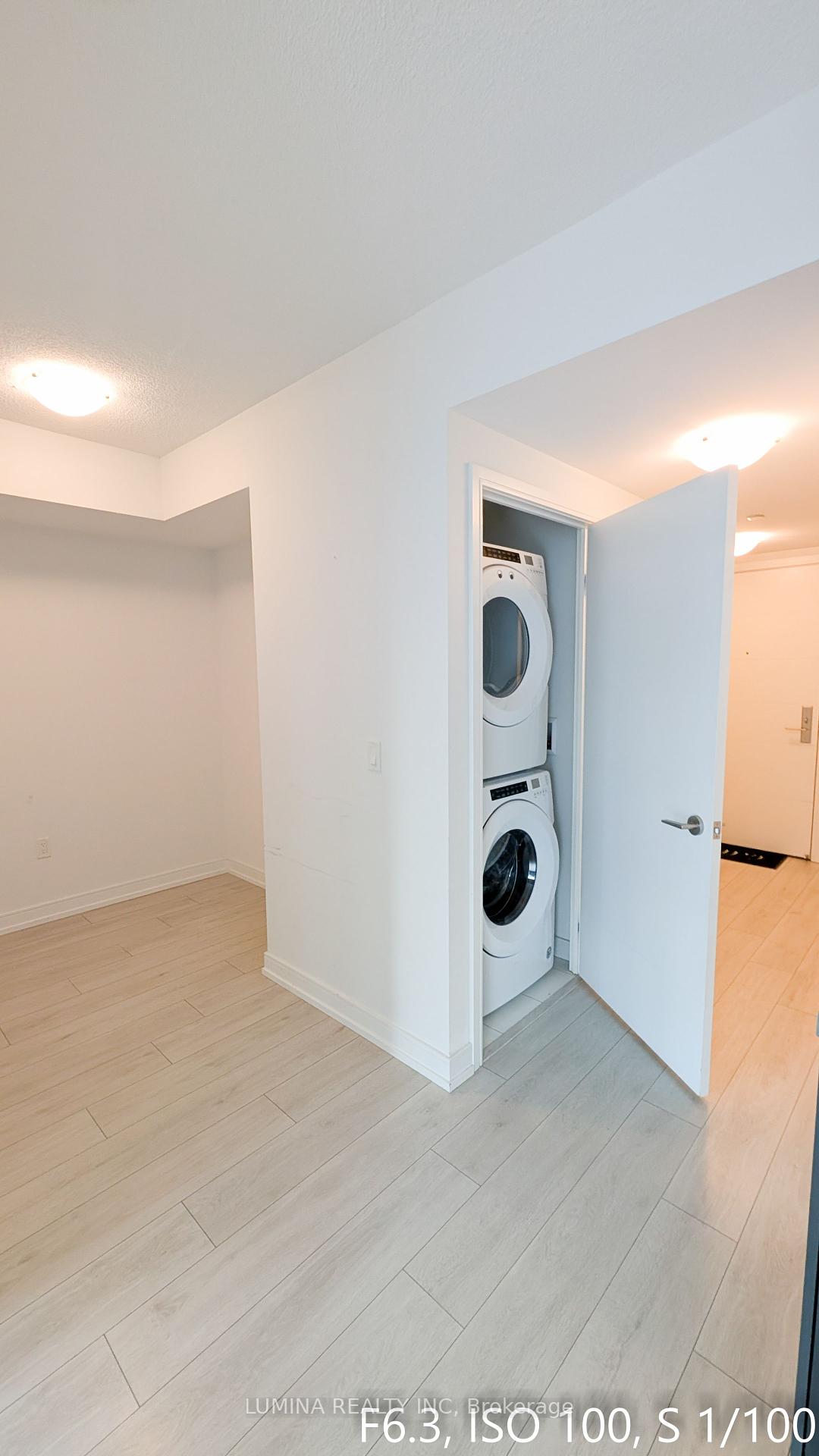 2 Bedrooms Condo at 50 Wellesley, Toronto For sale