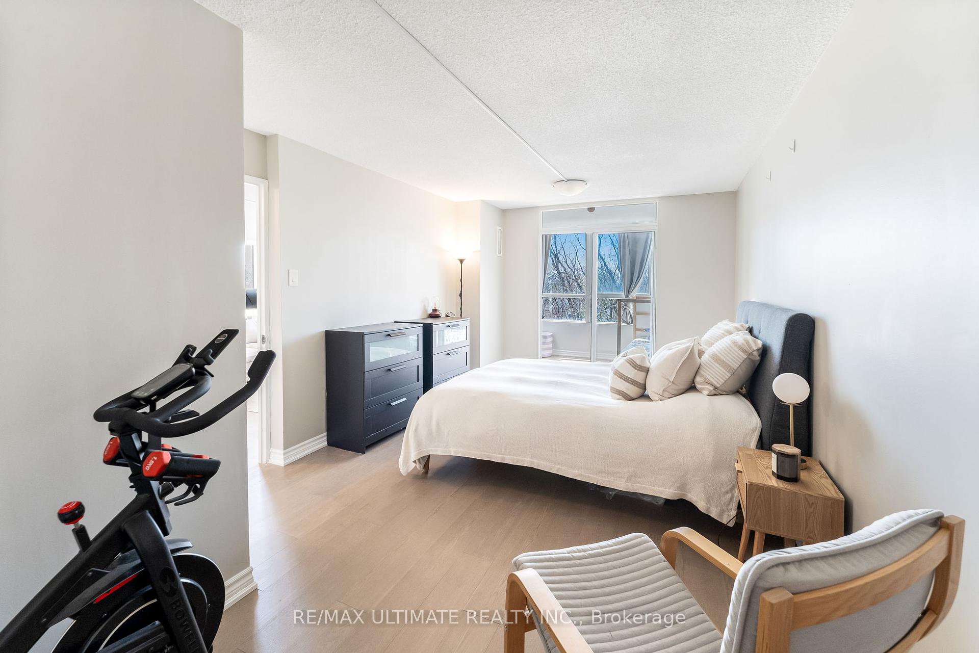 2 Bedrooms Condo at 1485 Lakeshore,  Mississauga For sale