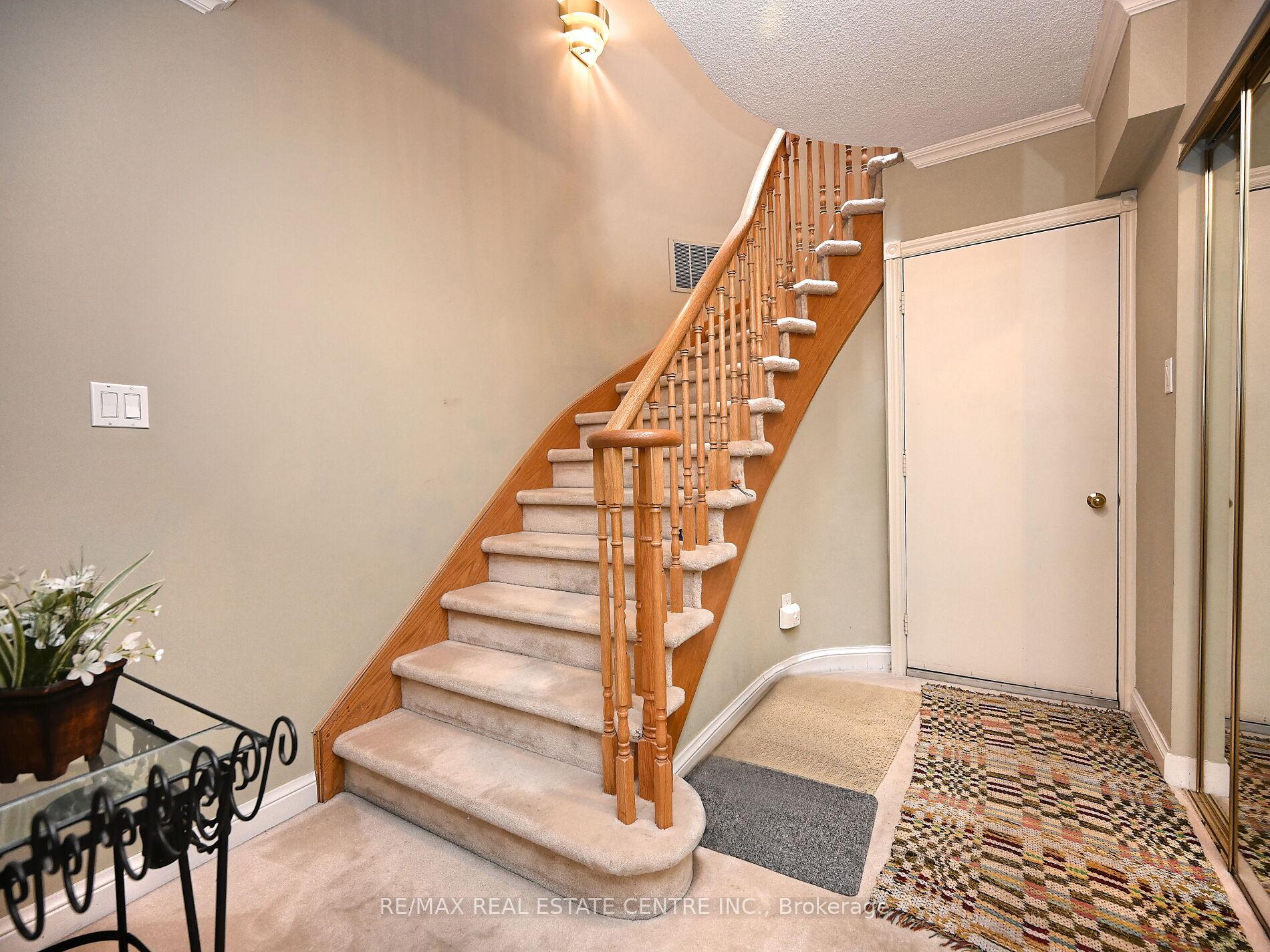 3 Bedrooms Condo at 3587 Kariya, Mississauga For sale