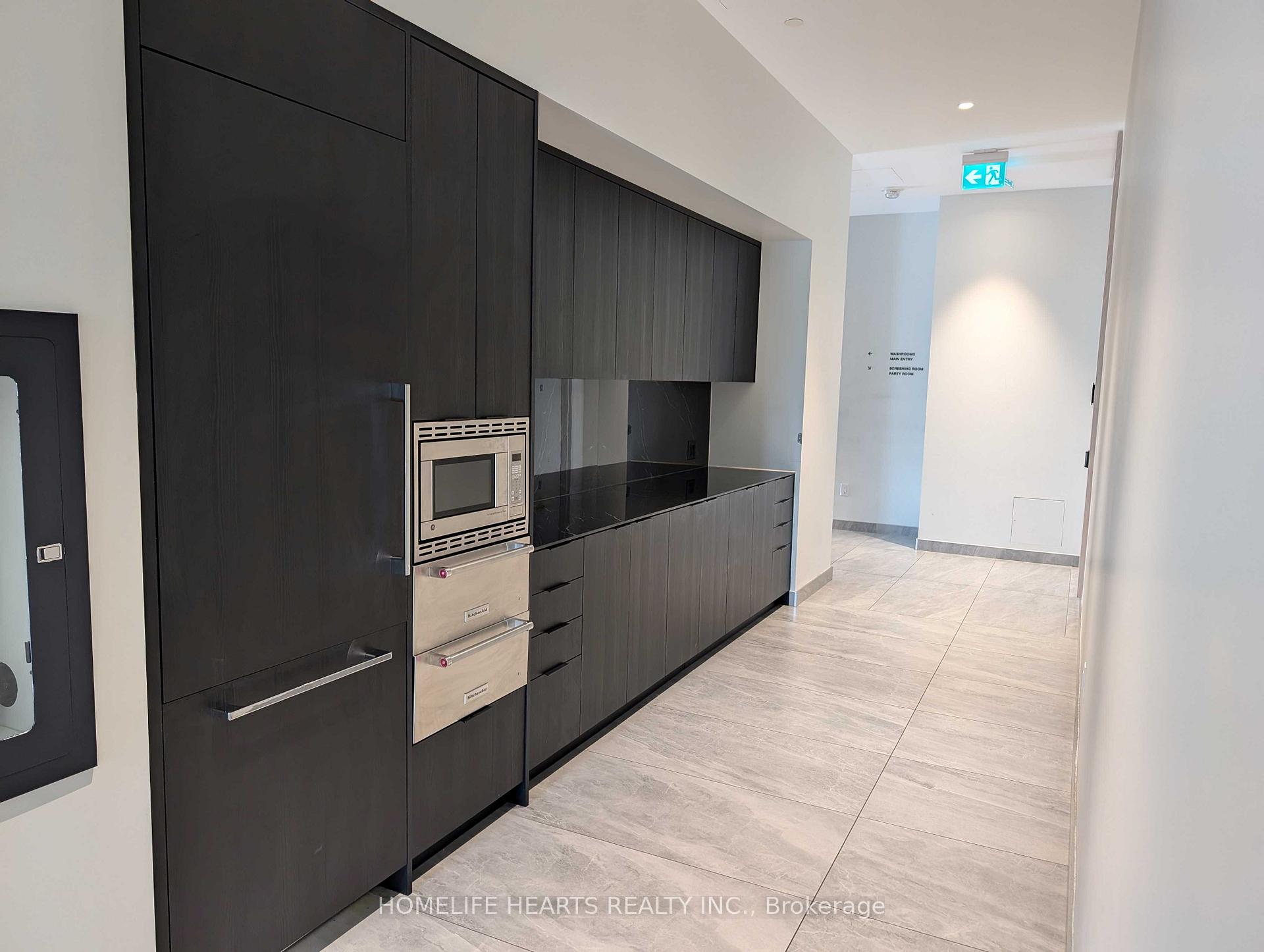3 Bedrooms Condo at 86 Dundas, Mississauga For sale