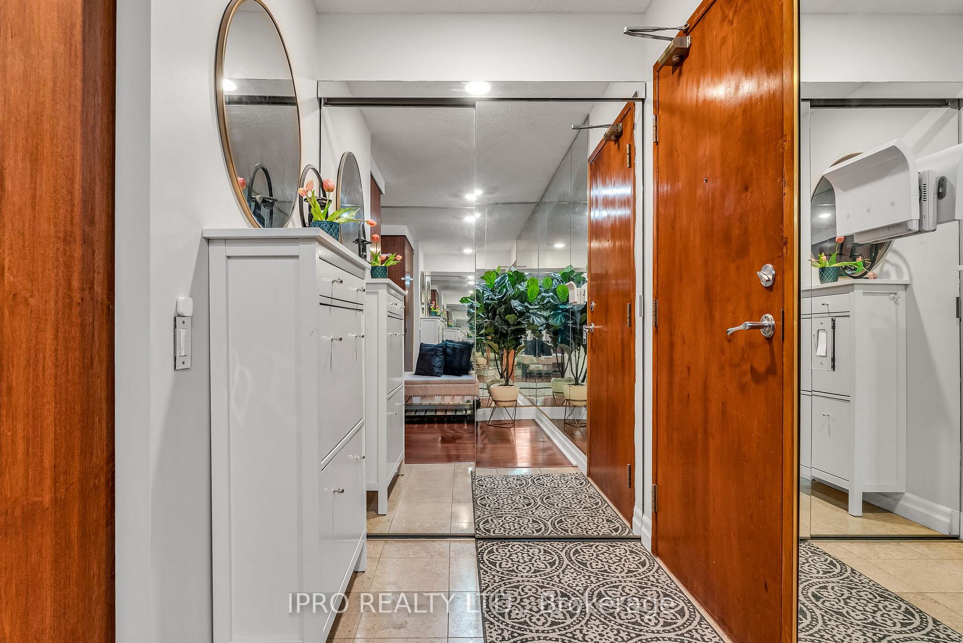 3 Bedrooms Condo at 500 Queens, Toronto For sale