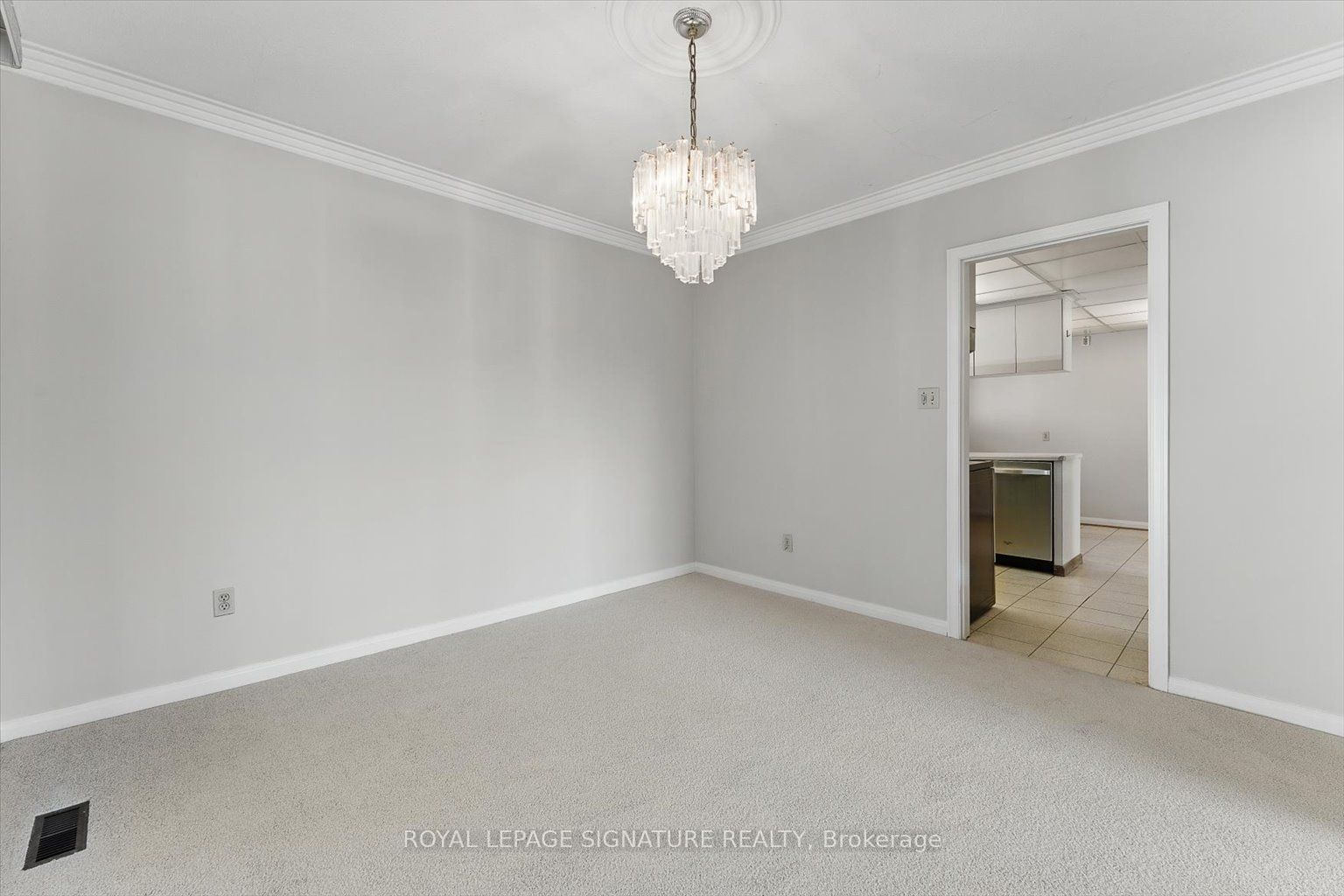 1865 Steepbank Crescent, Mississauga, ON L4X 1T9