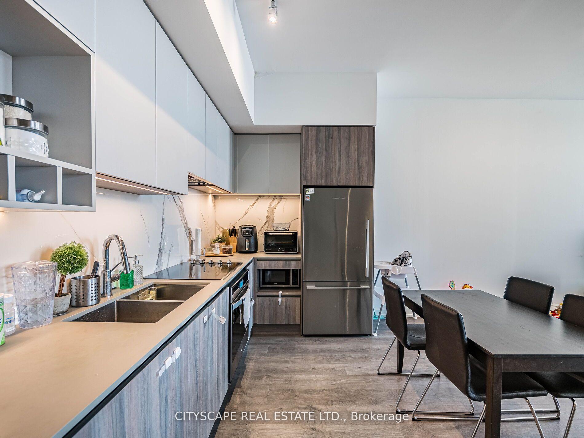 4 Bedrooms Condo at 9 Buttermill, Vaughan For sale