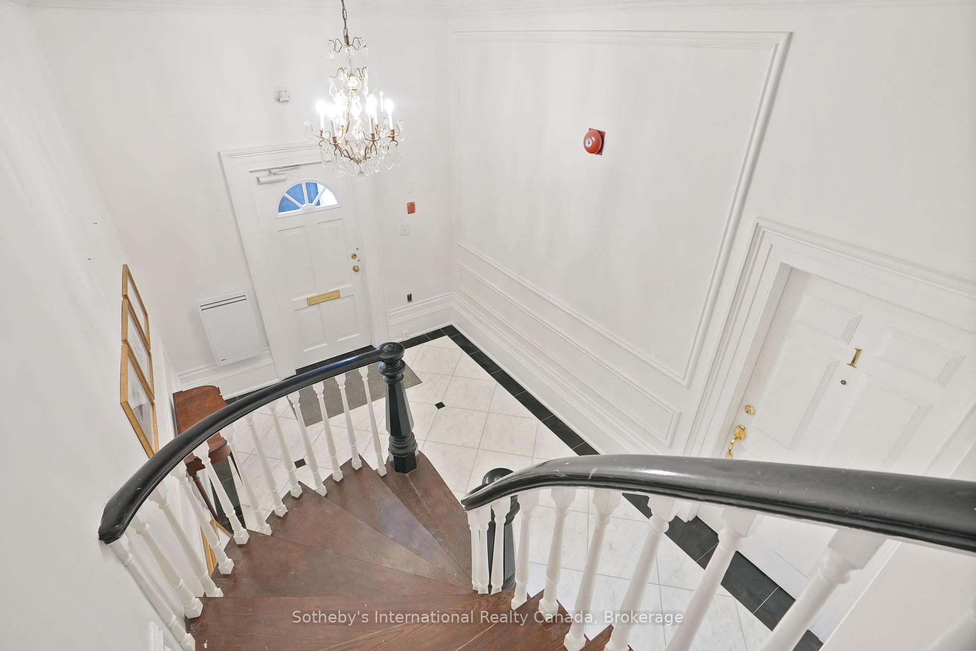 2 Bedrooms Condo at 35 Duke, Hamilton For sale
