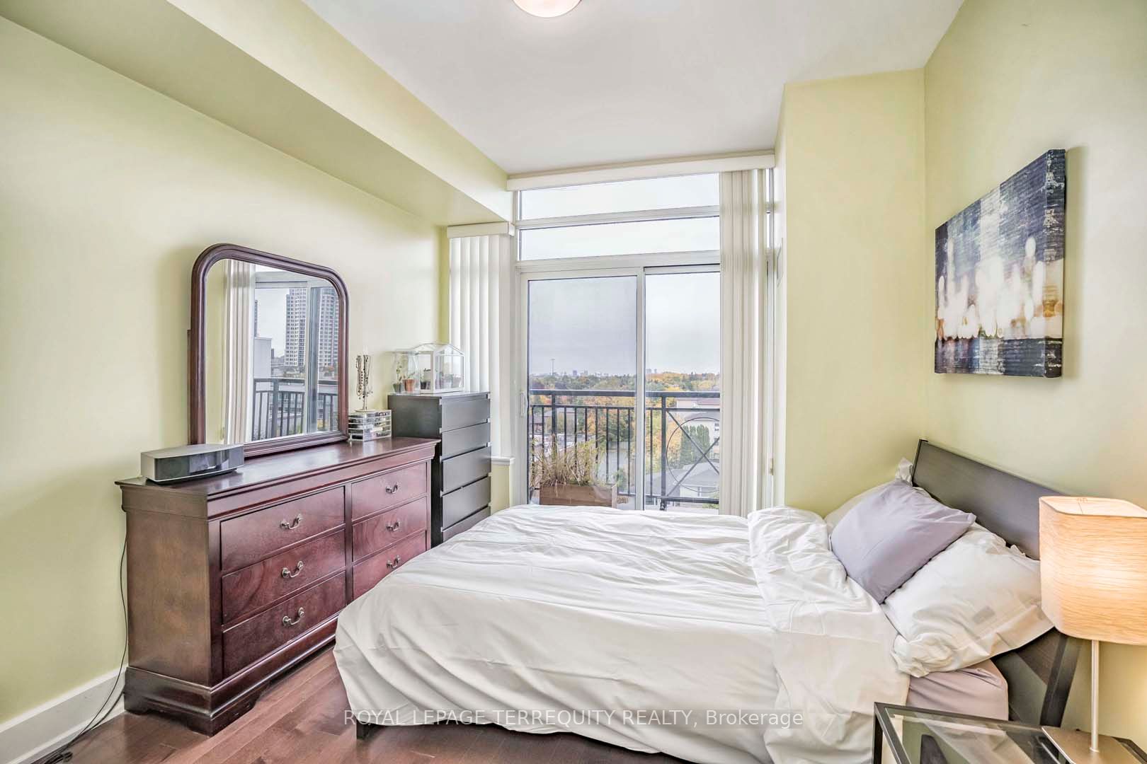 676 Sheppard Avenue E, #607