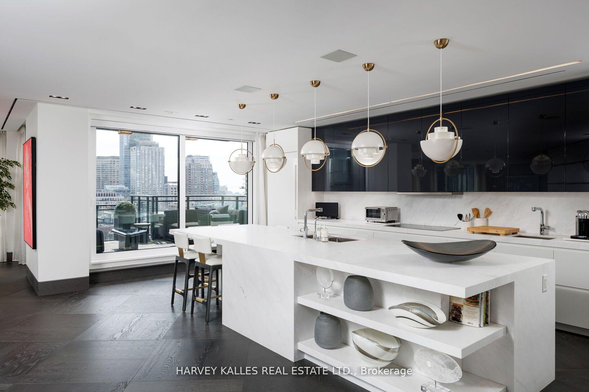 4 Bedrooms Condo at 181 Davenport, Toronto For sale