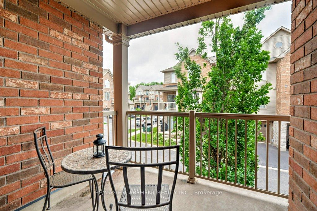 2 Bedrooms Condo at 257 Parkside, Hamilton For sale