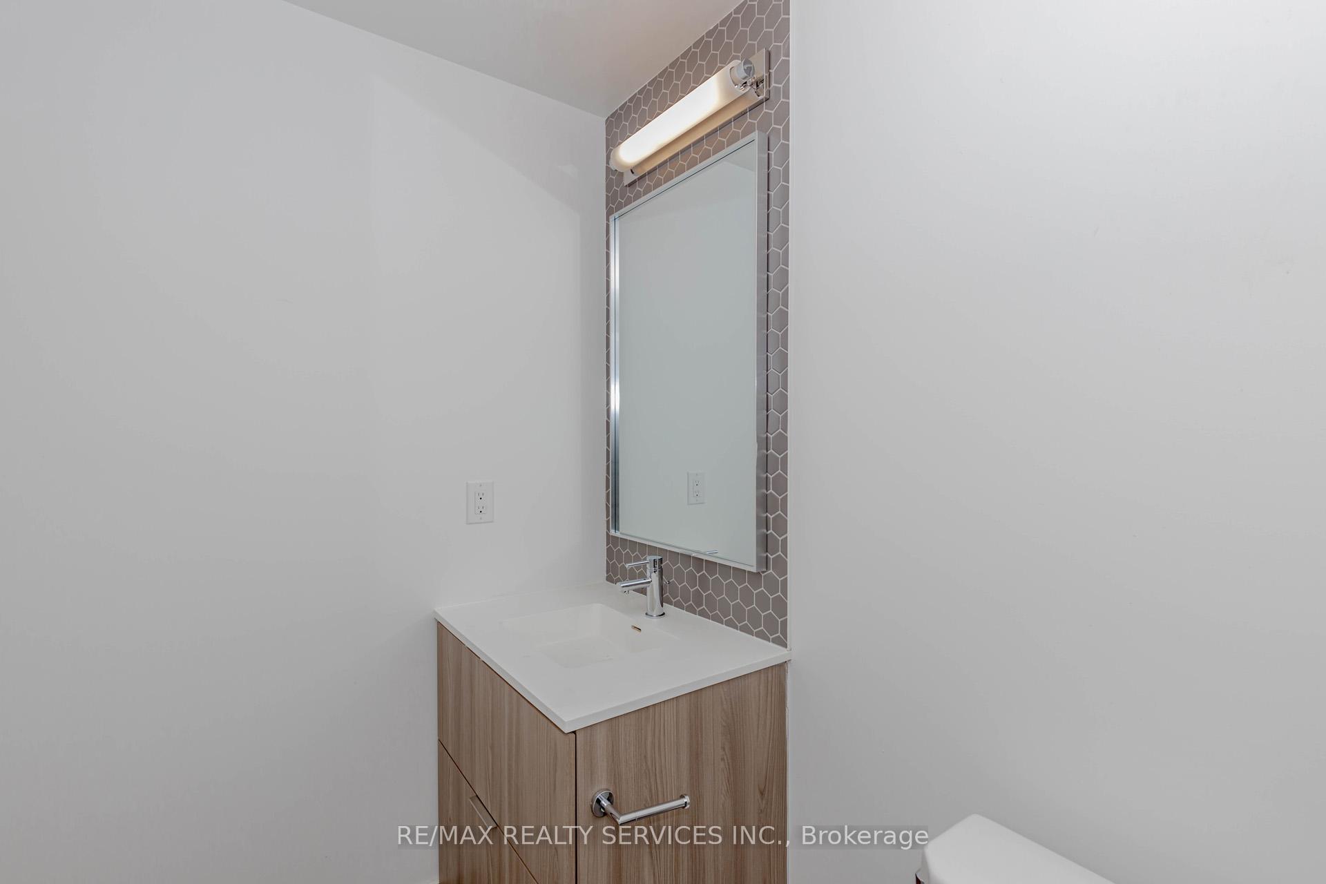 2 Bedrooms Condo at 2520 Eglington,  Mississauga For sale