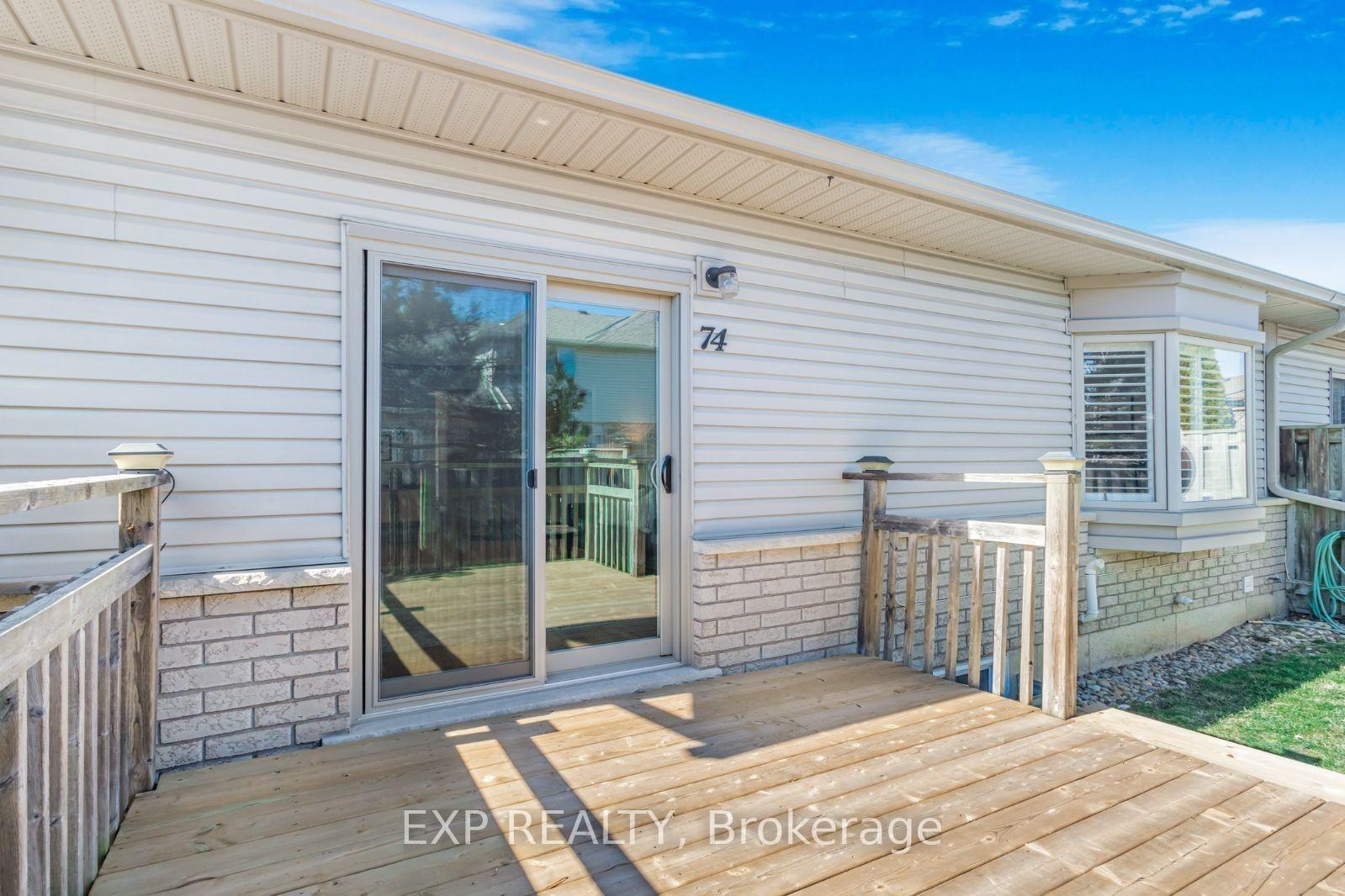 2 Bedrooms Condo at 34 Southbrook, Hamilton For sale