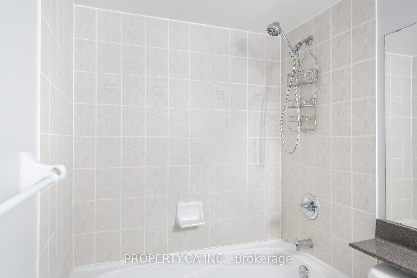 2 Bedrooms Condo at 33 Elm, Mississauga For sale