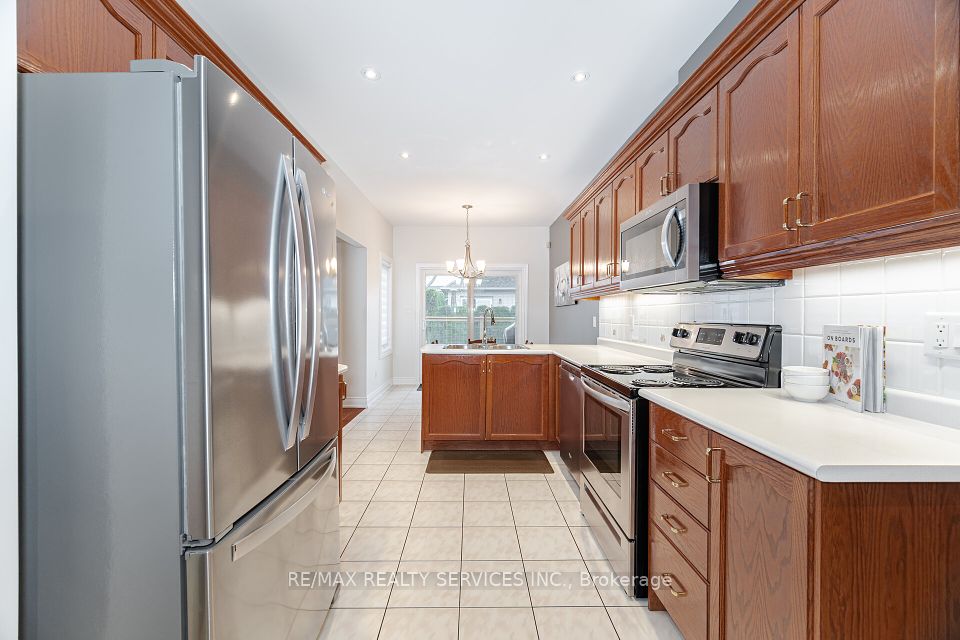 https://trreb-image.ampre.ca/D7cmt_5TuW9EnacowKURkyUCv875Vr3XAs2BD5zvmCg/rs:fit:960:960/wm:.5:so:0:50:.4/wmsh:10/wmt:PHNwYW4gZm9yZWdyb3VuZD0nd2hpdGUnIGZvbnQ9JzY4Jz5SRS9NQVggUkVBTFRZIFNFUlZJQ0VTIElOQy4sIEJyb2tlcmFnZTwvc3Bhbj4/L3RycmViL2xpc3RpbmdzLzQwLzg0LzA3LzU5L3AvNzc1NGQ4M2QtZDlkZS00YTUwLTlhZjItYTUzNzBkNmQ2M2Q0LmpwZw.jpg