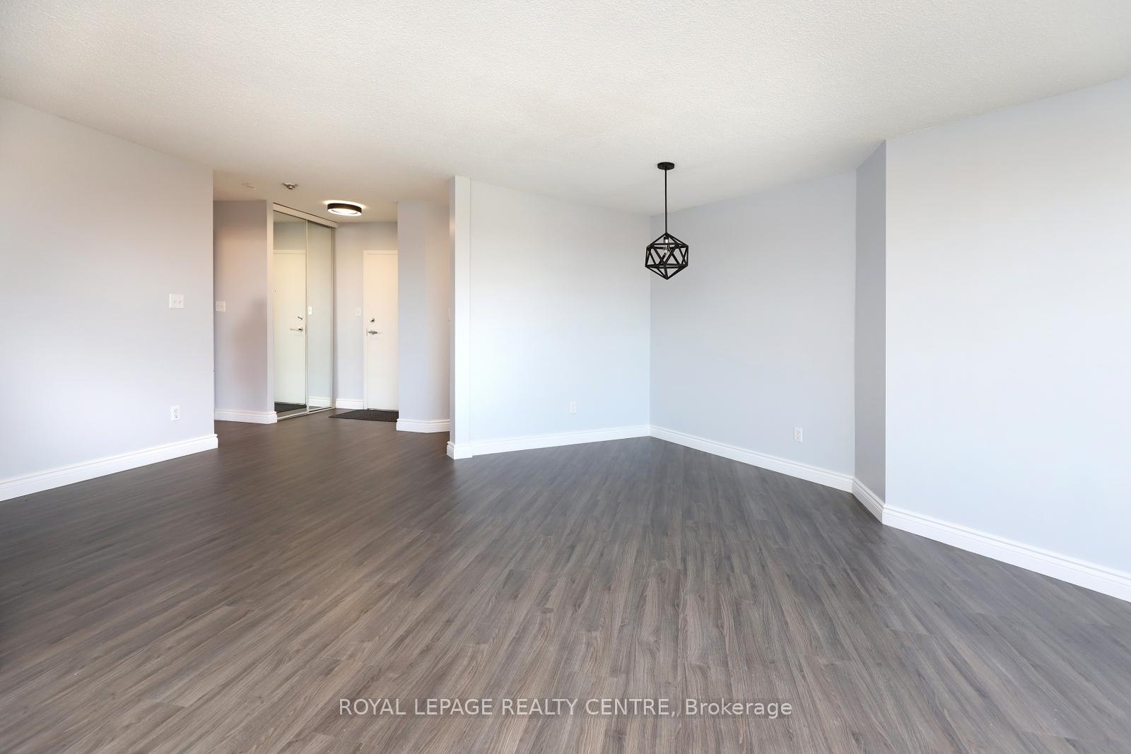 2 Bedrooms Condo at 1001 Cedarglen, Mississauga For sale