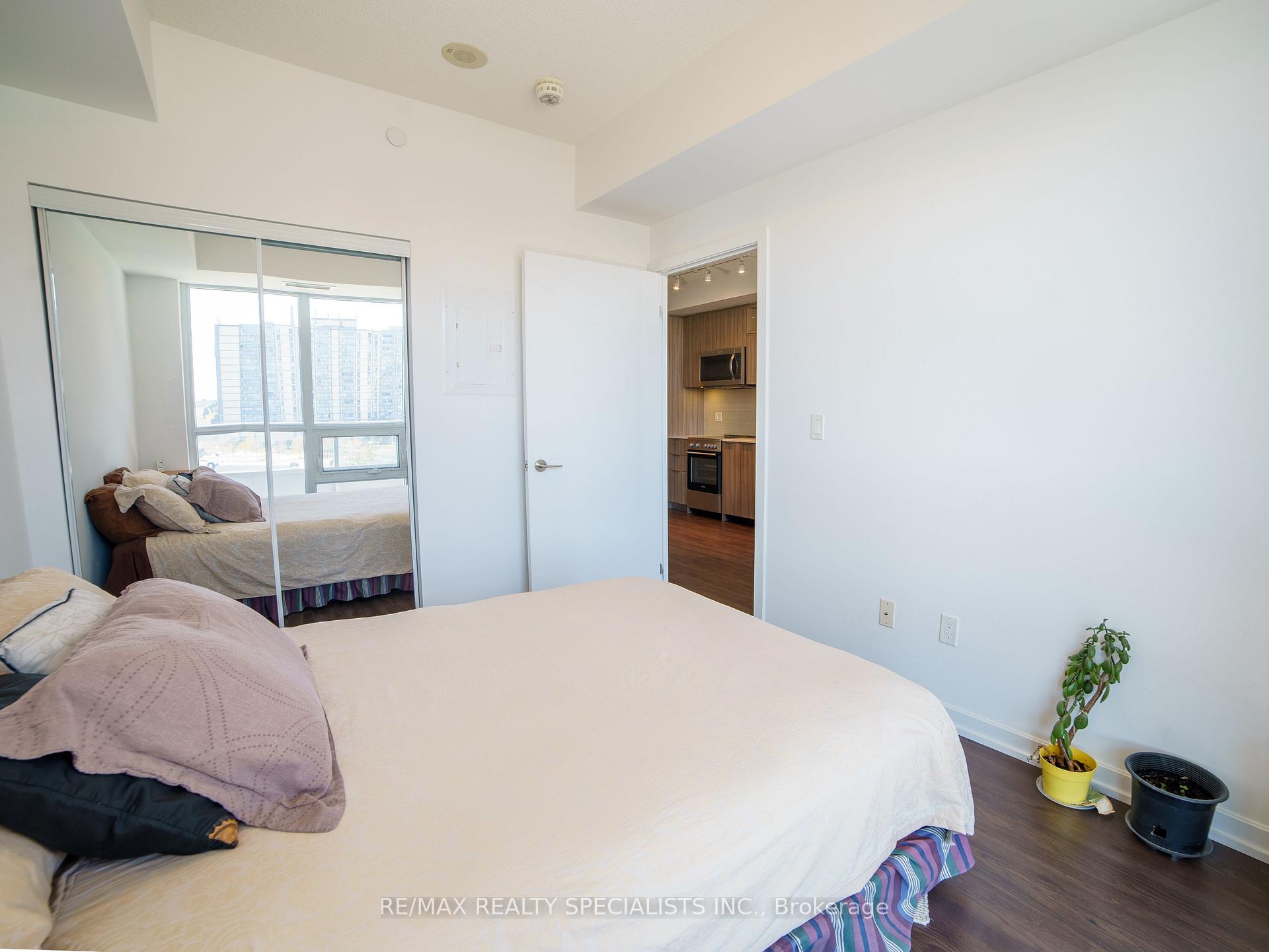 2 Bedrooms Condo at 50 Forest Manor, Toronto For sale