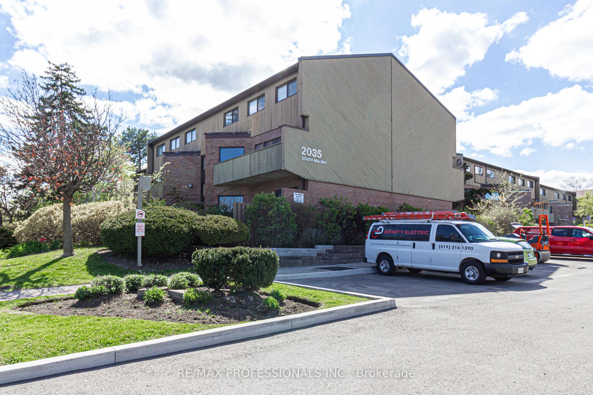 3 Bedrooms Condo at 2035 South Millway, Mississauga For sale