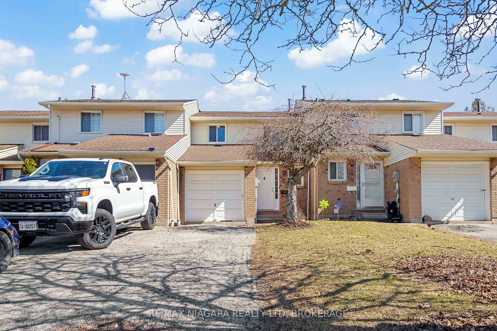 18 JULIE Drive, Thorold, ON L2V 4L5