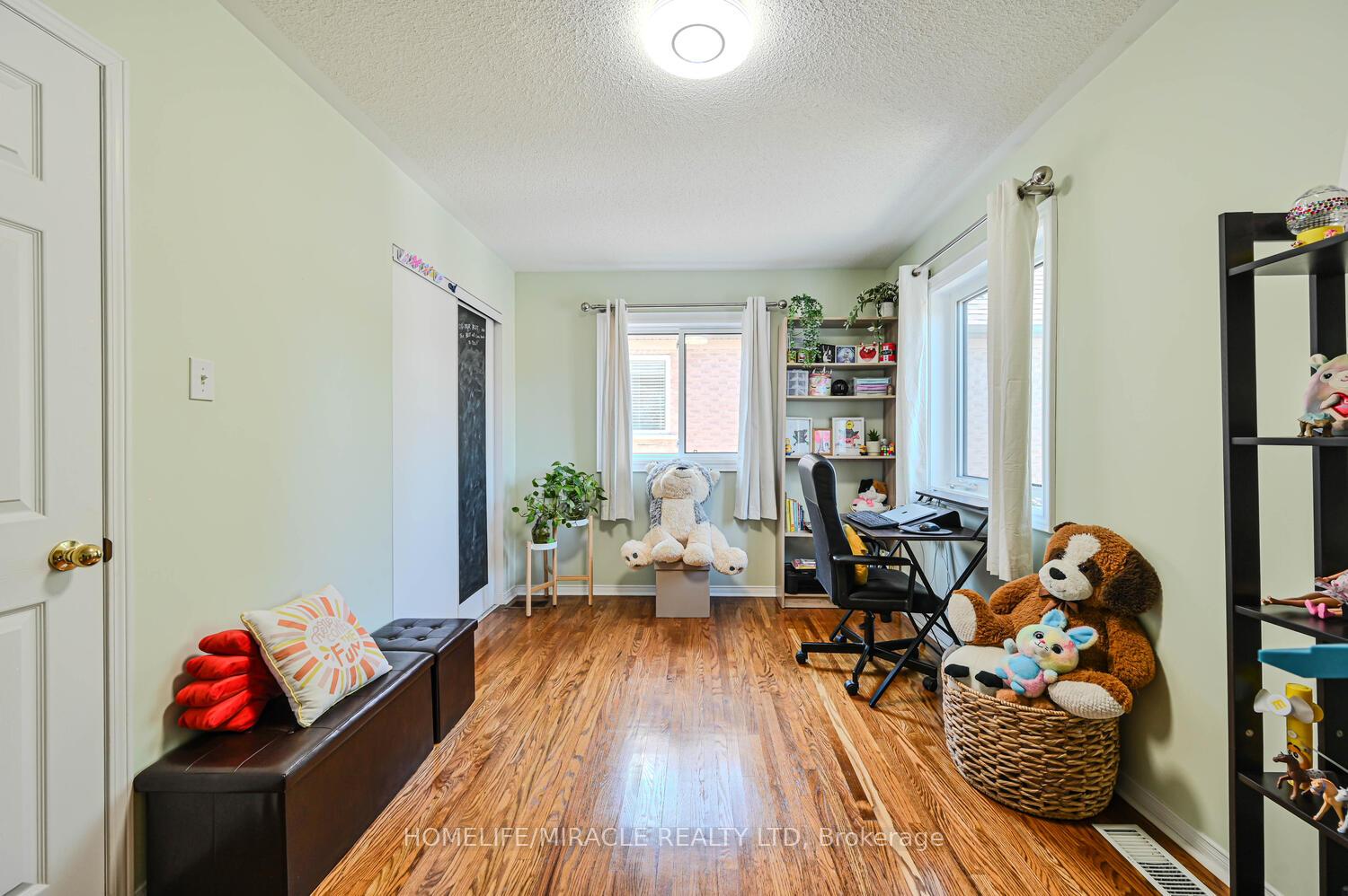 2 Bedrooms Condo at 5255 Guildwood, Mississauga For sale