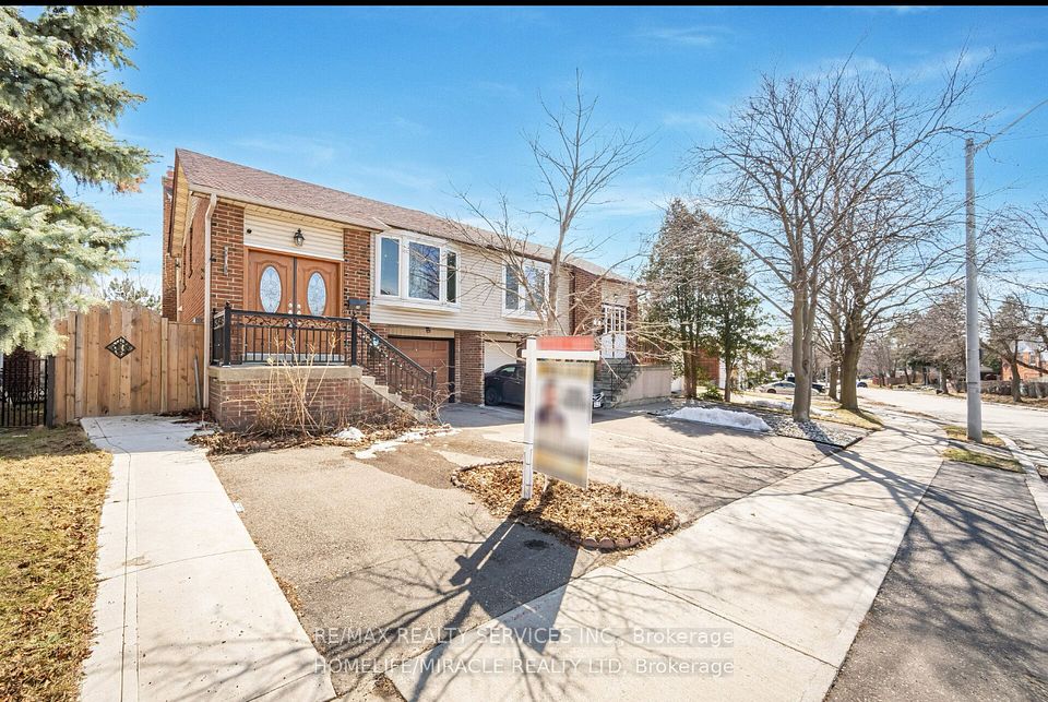 35 Bay Crest