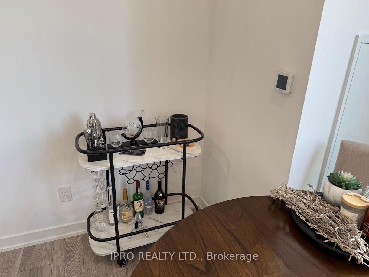 2 Bedrooms Condo at 3200 Dakota, Burlington For sale