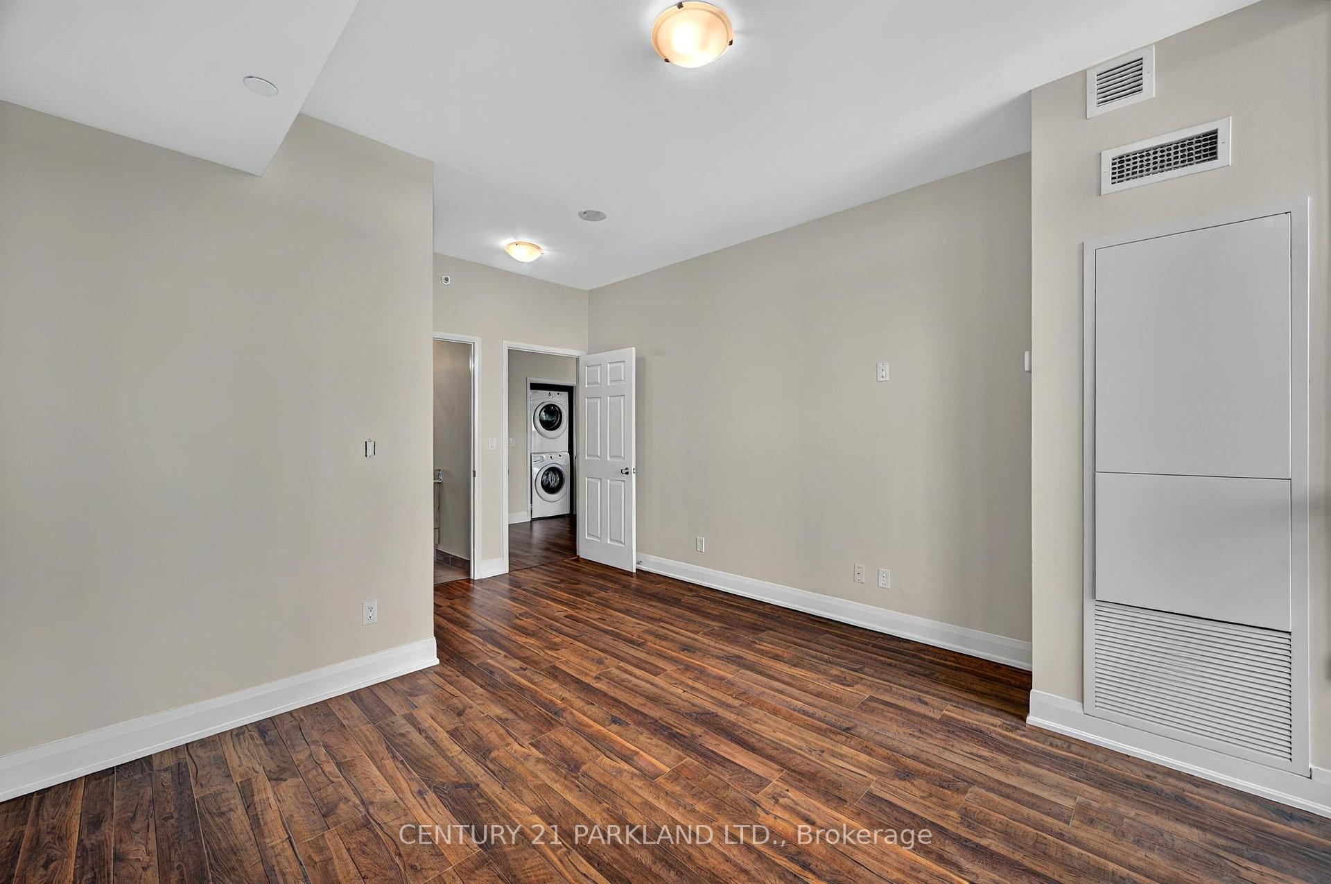 2 Bedrooms Condo at 2900 Highway 7, Vaughan For sale